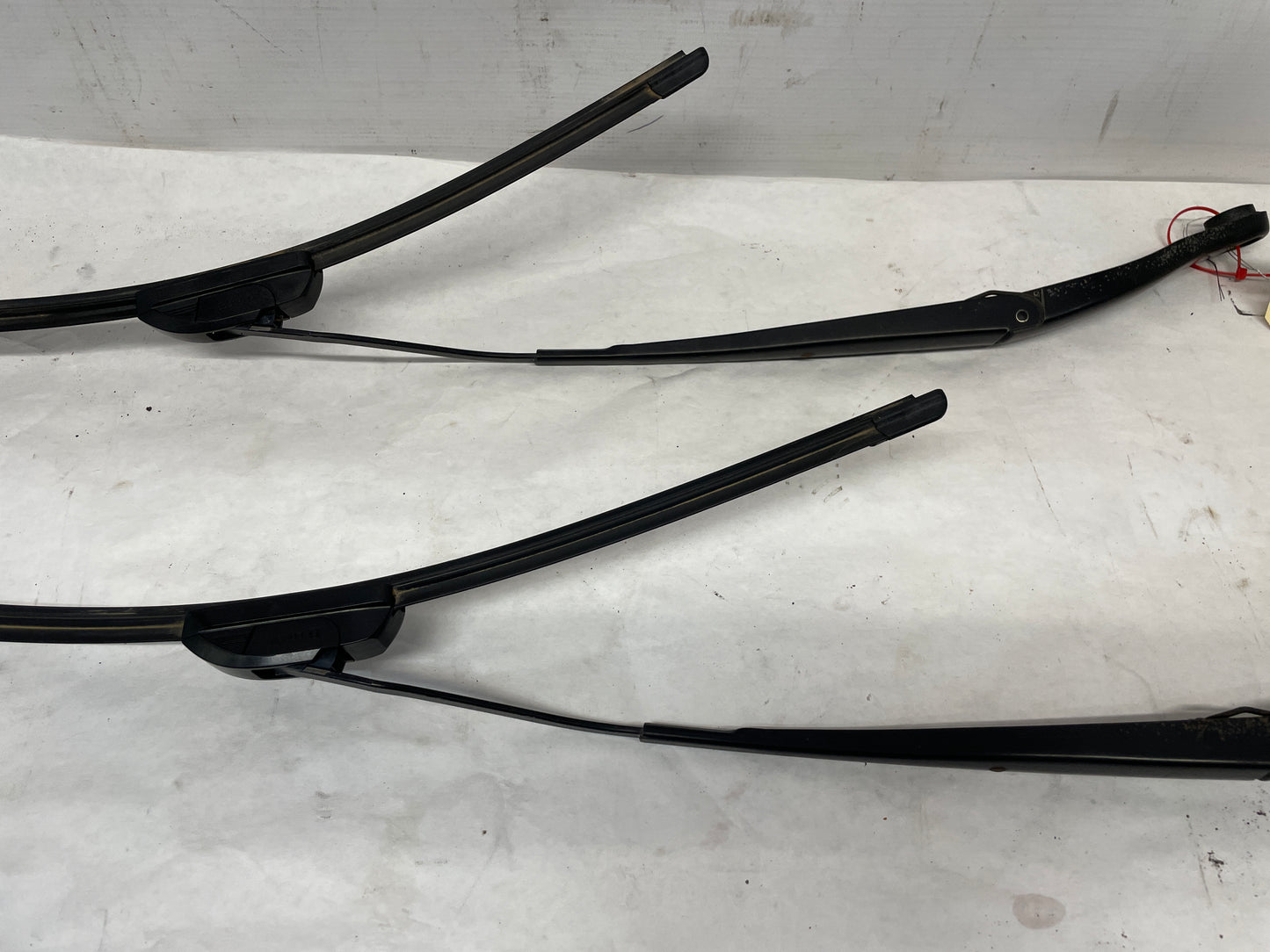 2006 Pontiac GTO RH & LH Windshield Wiper Arms OEM - Day's Parts Yard