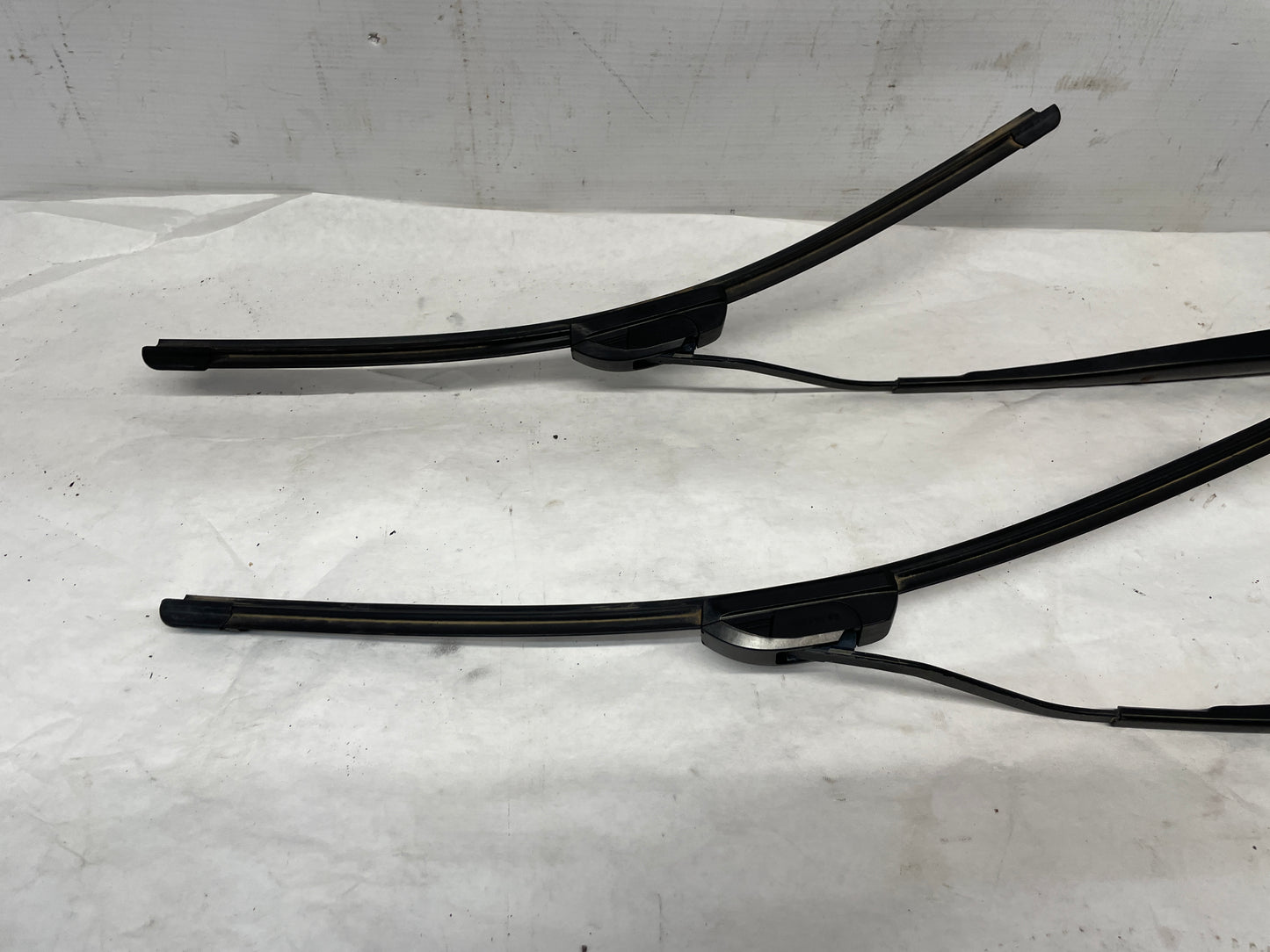2006 Pontiac GTO RH & LH Windshield Wiper Arms OEM - Day's Parts Yard