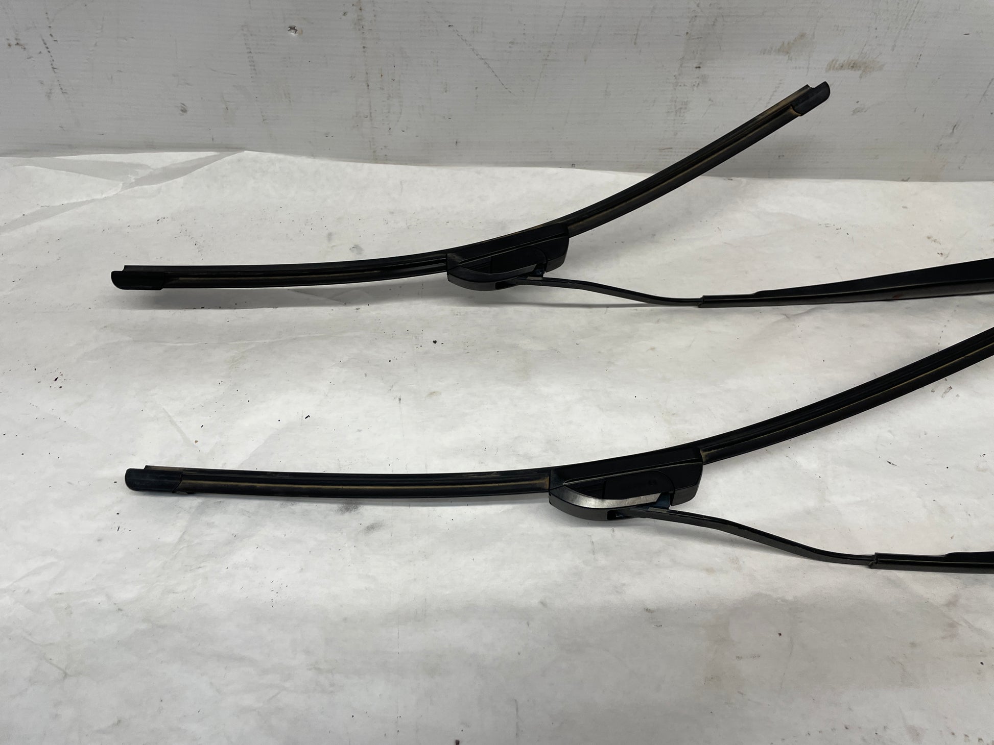 2006 Pontiac GTO RH & LH Windshield Wiper Arms OEM - Day's Parts Yard