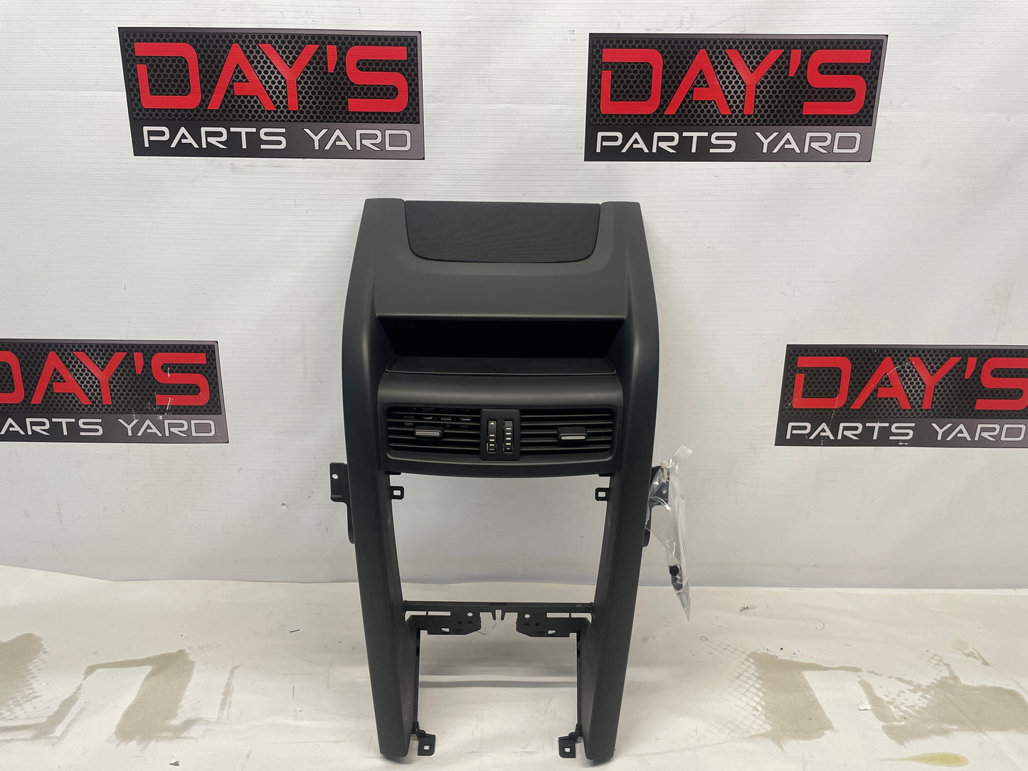2009 Pontiac G8 Center Dash Radio Bezel Speaker Grill OEM - Day's Parts Yard