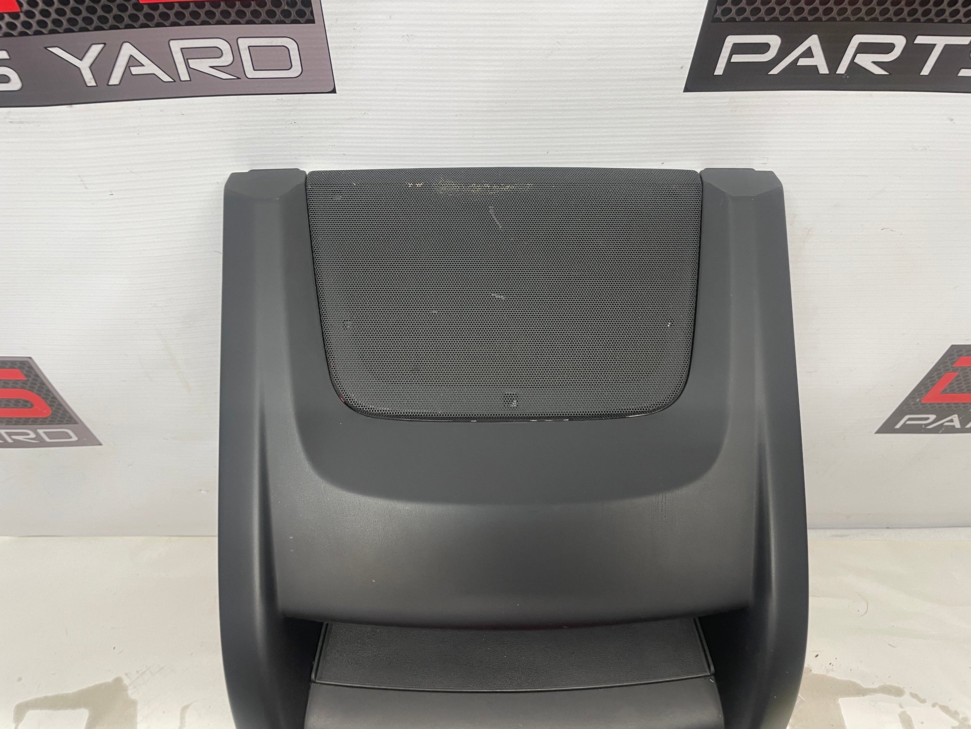 2009 Pontiac G8 Center Dash Radio Bezel Speaker Grill OEM - Day's Parts Yard
