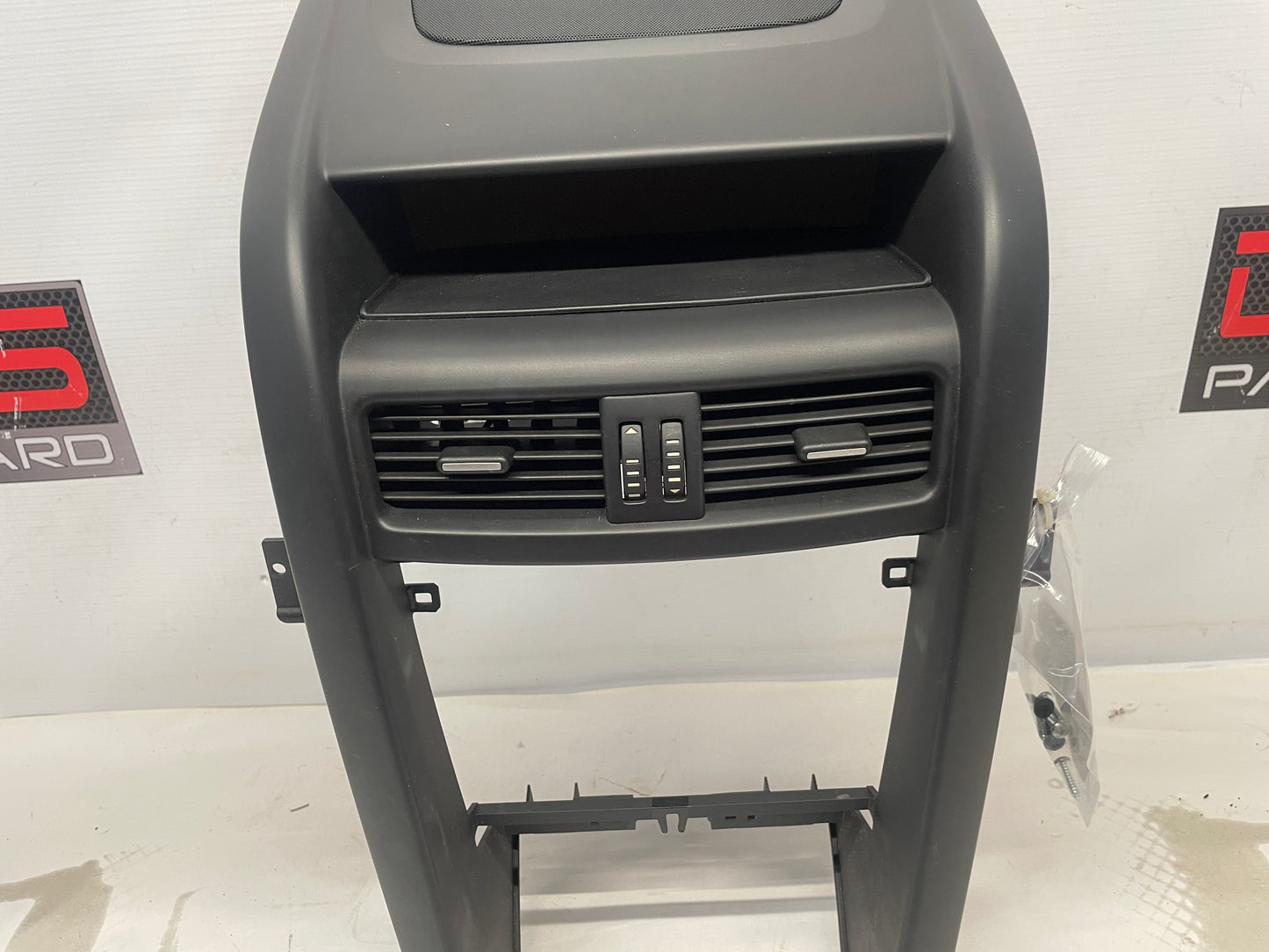 2009 Pontiac G8 Center Dash Radio Bezel Speaker Grill OEM - Day's Parts Yard
