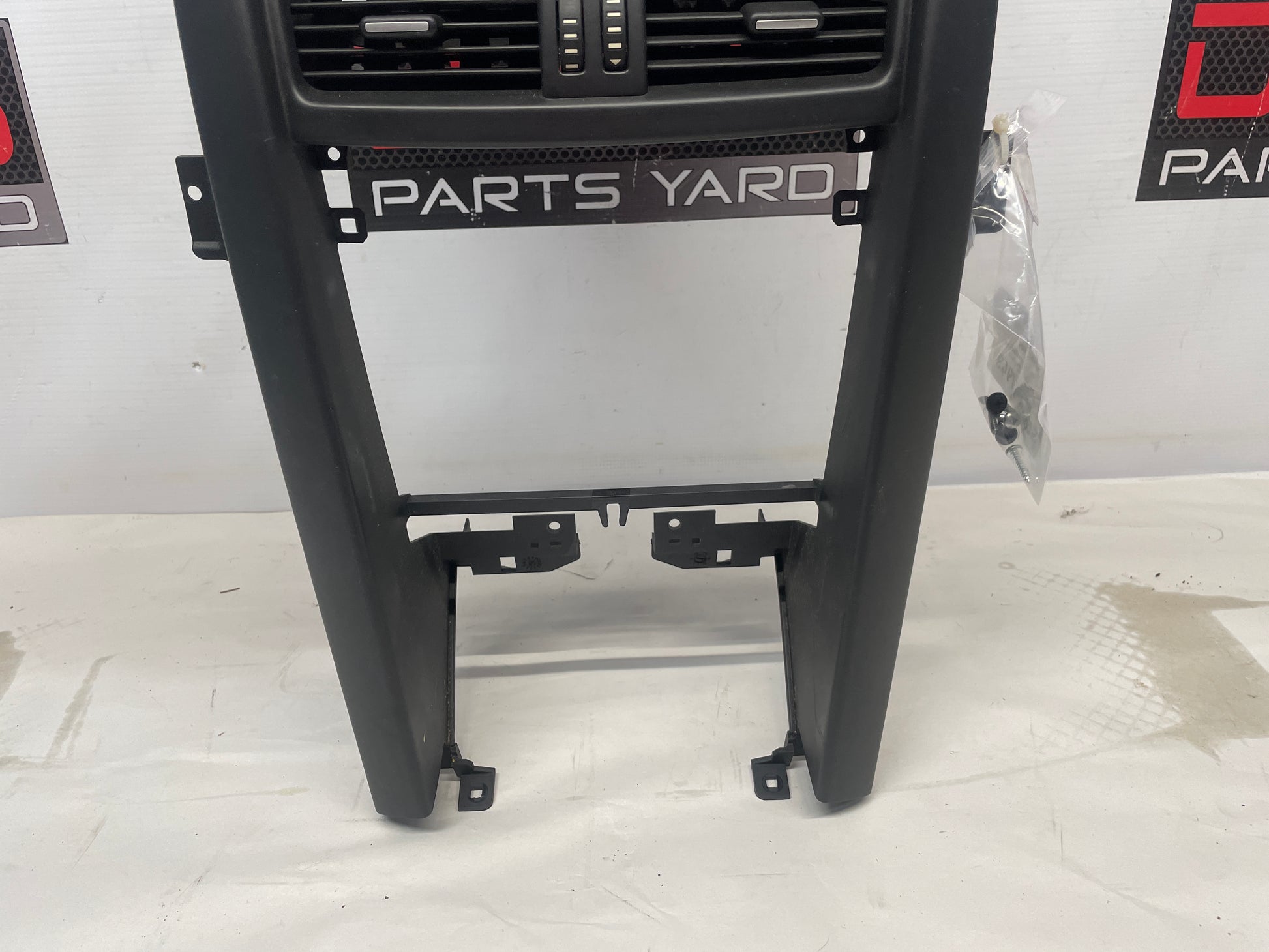 2009 Pontiac G8 Center Dash Radio Bezel Speaker Grill OEM - Day's Parts Yard