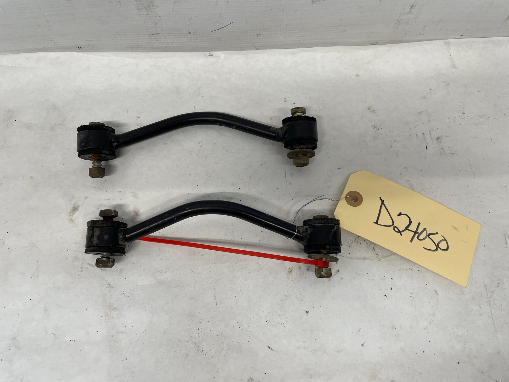 2006 Pontiac GTO Rear Stabilizer Sway Bar Link Ends OEM - Day's Parts Yard