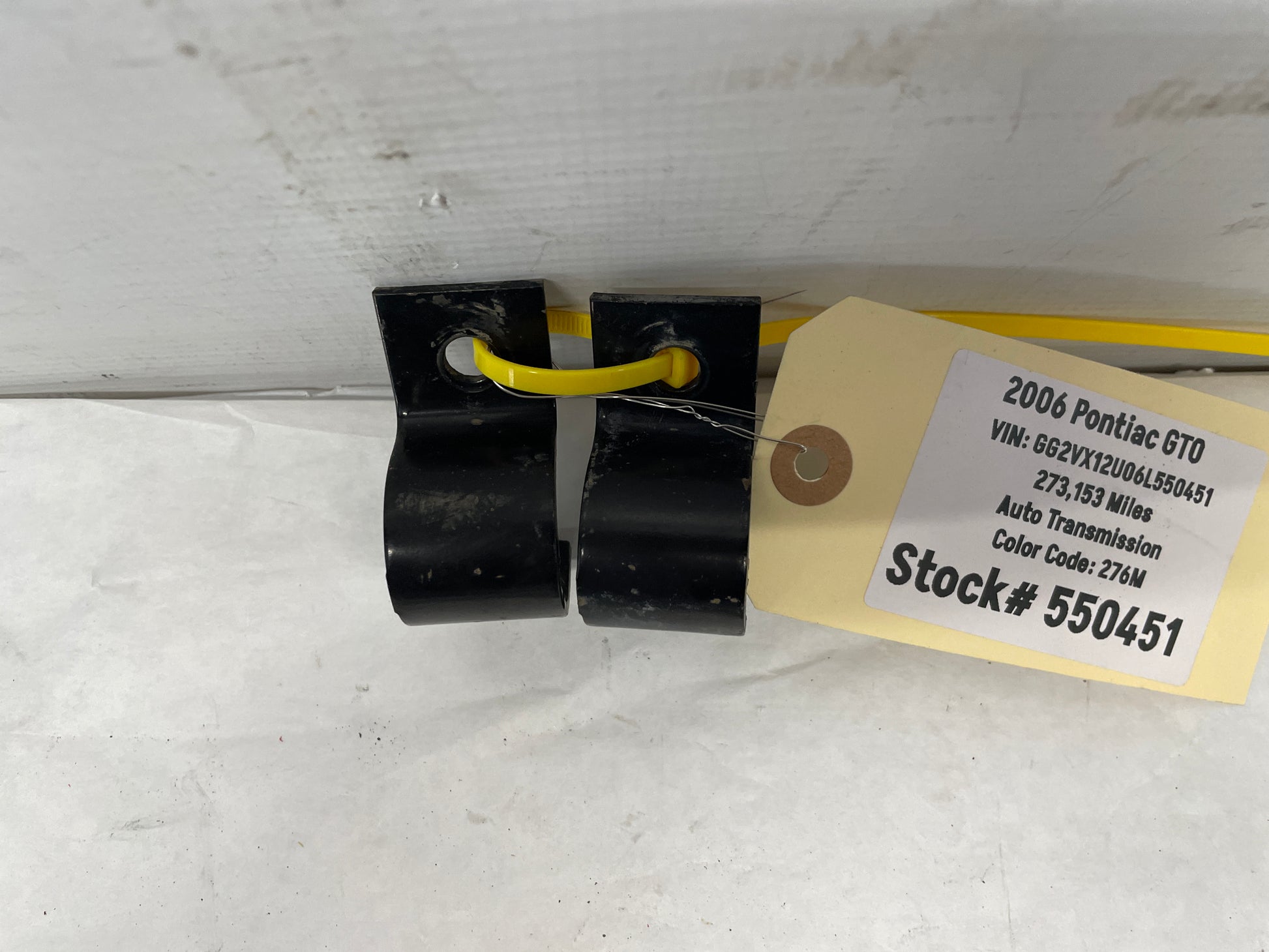 2006 Pontiac GTO RH & LH Rear Stabilizer Sway Bar Brackets OEM - Day's Parts Yard