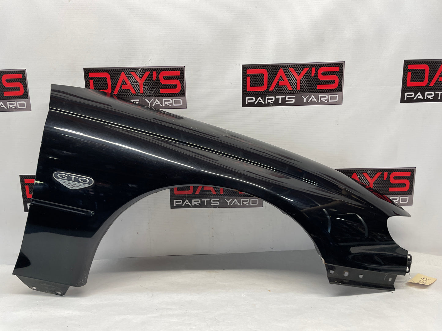2005 Pontiac GTO RH Passenger Front Fender Black OEM - Day's Parts Yard