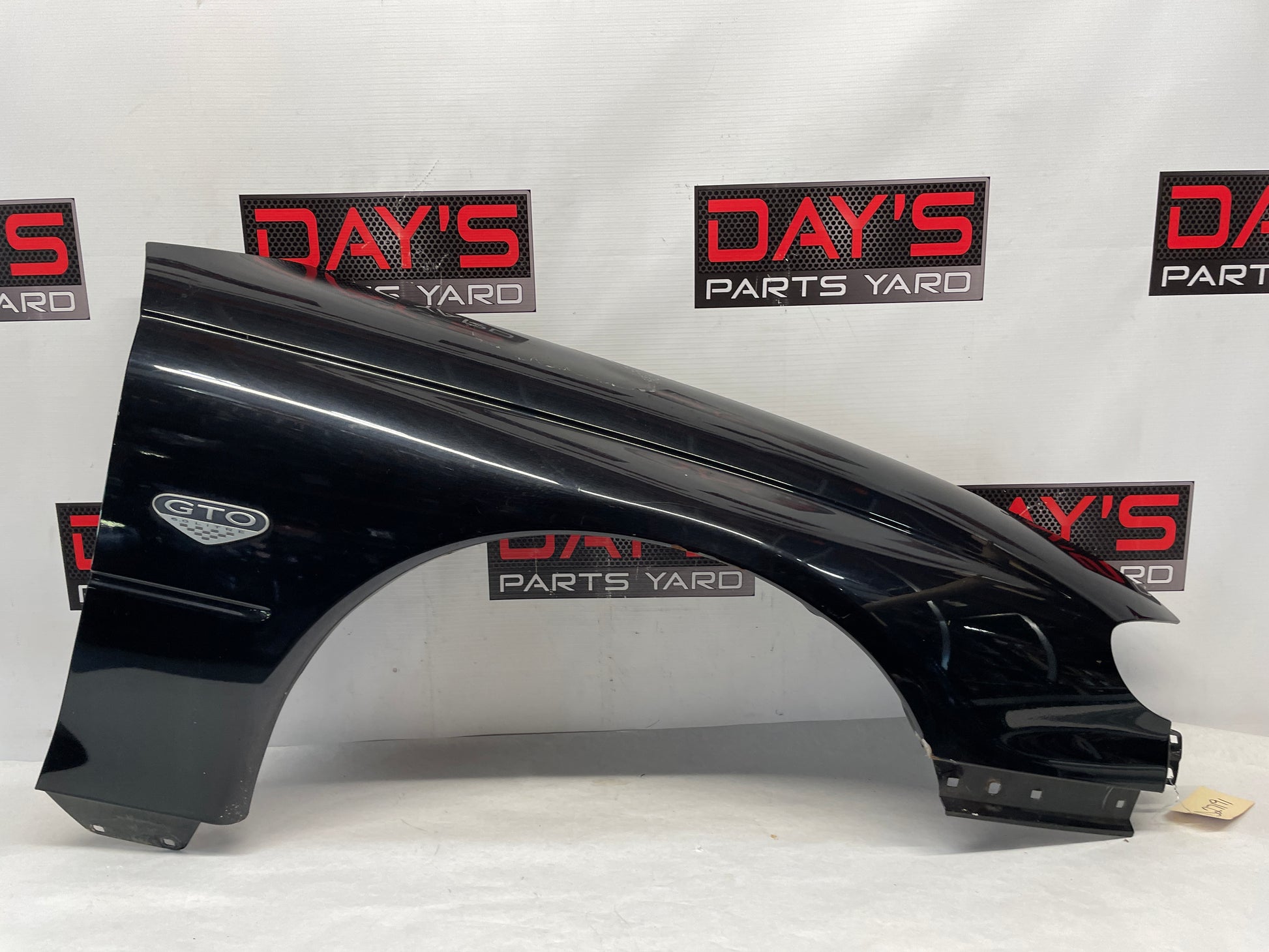 2005 Pontiac GTO RH Passenger Front Fender Black OEM - Day's Parts Yard