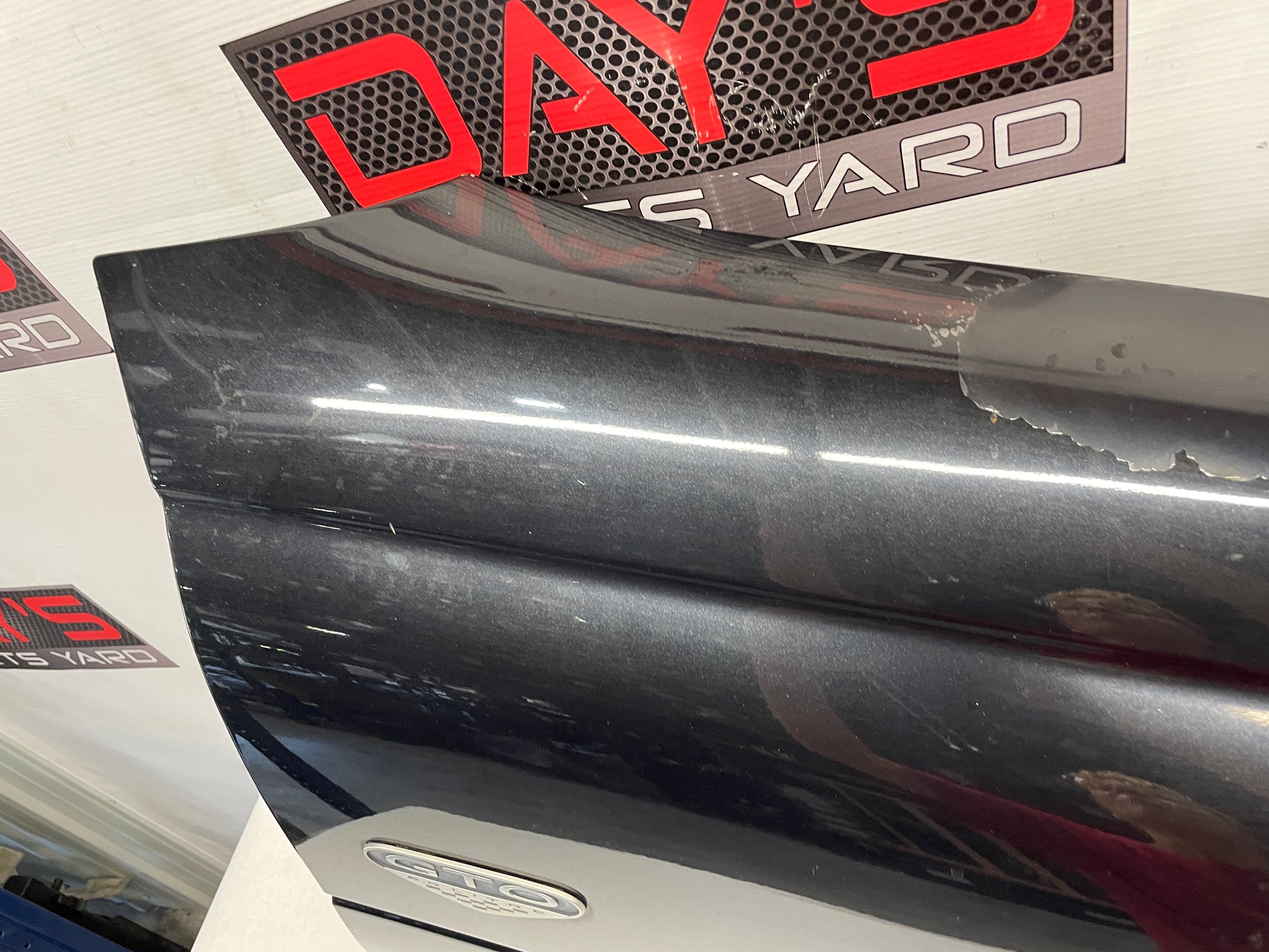 2005 Pontiac GTO RH Passenger Front Fender Black OEM - Day's Parts Yard