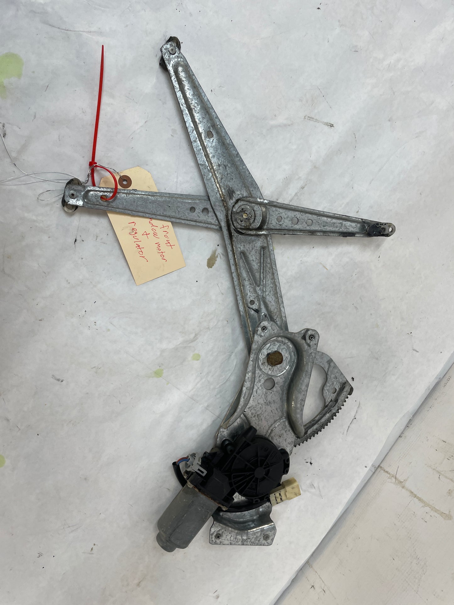 2004 Pontiac GTO RH Passenger Front Window Regulator w/ Motor OEM - Day's Parts Yard