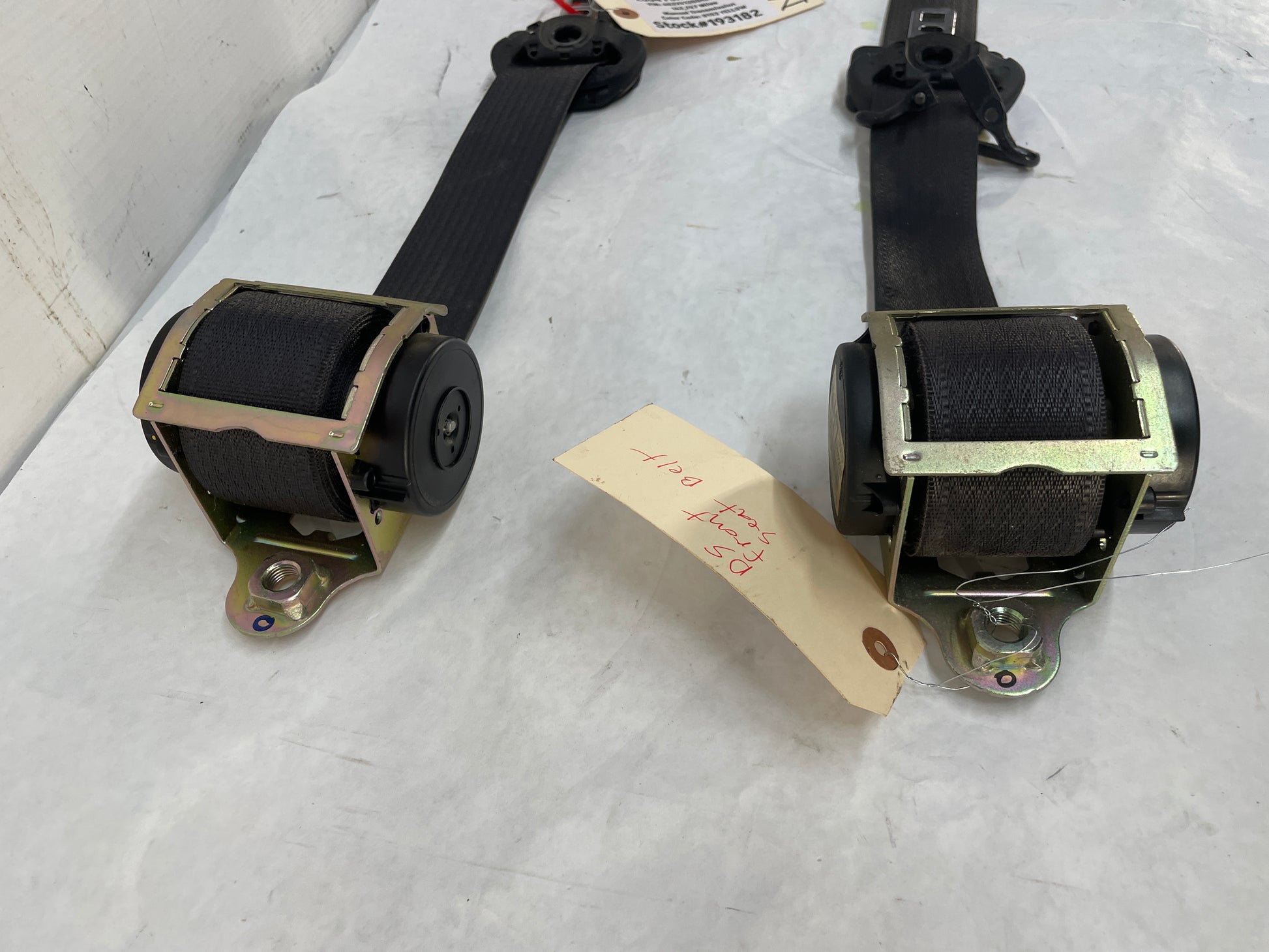 2004 Pontiac GTO RH & LH Front Seatbelt Retractors Set OEM - Day's Parts Yard