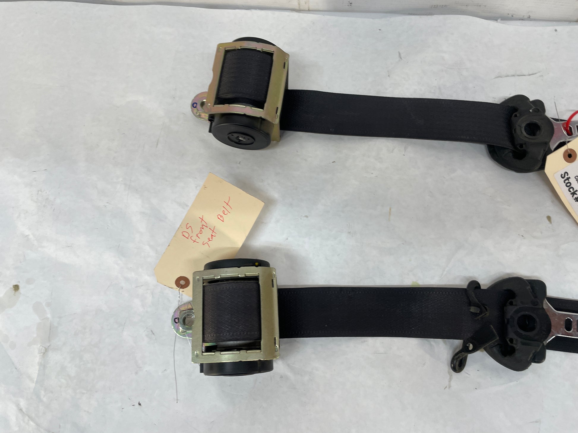 2004 Pontiac GTO RH & LH Front Seatbelt Retractors Set OEM - Day's Parts Yard