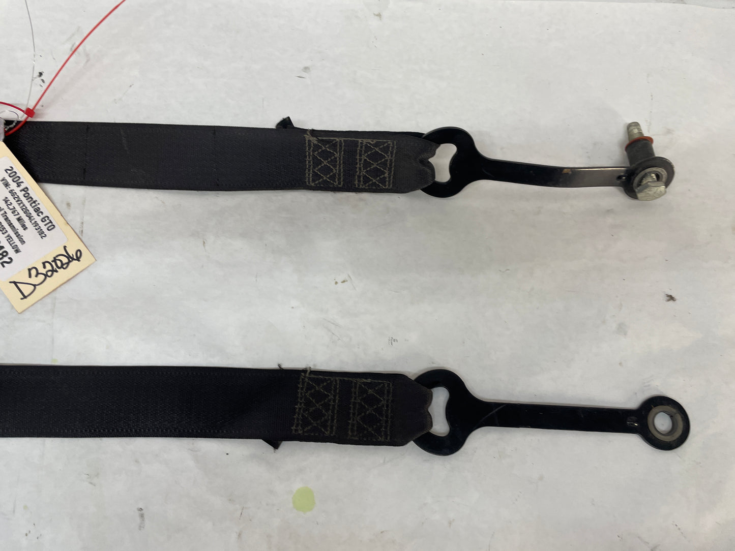 2004 Pontiac GTO RH & LH Front Seatbelt Retractors Set OEM - Day's Parts Yard