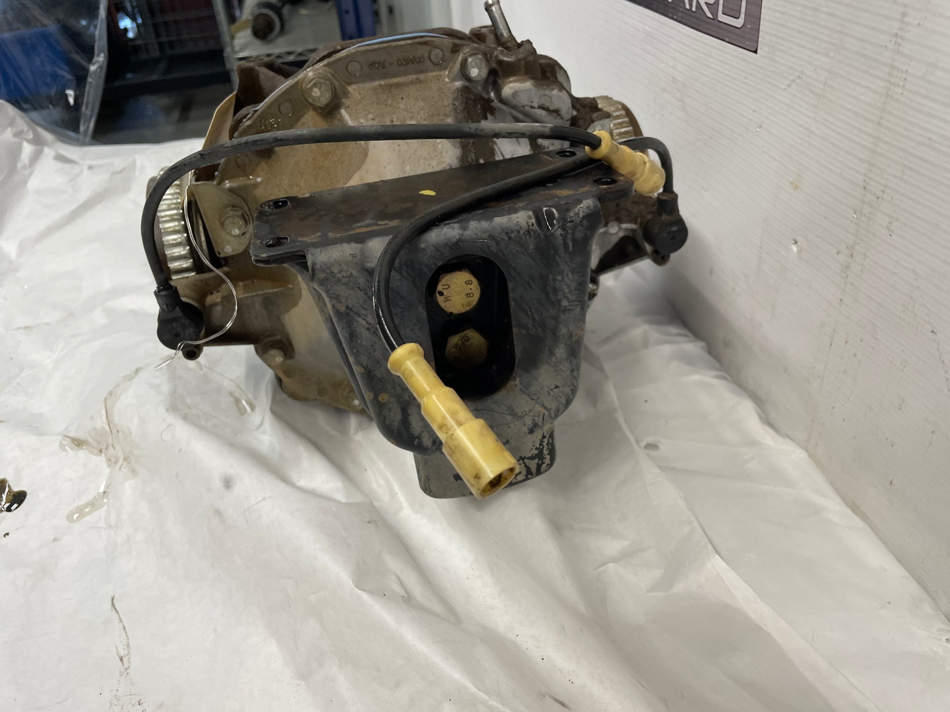 2006 Pontiac GTO Rear End Rearend Carrier Axle Differential 3.46 LSD OEM - Day's Parts Yard