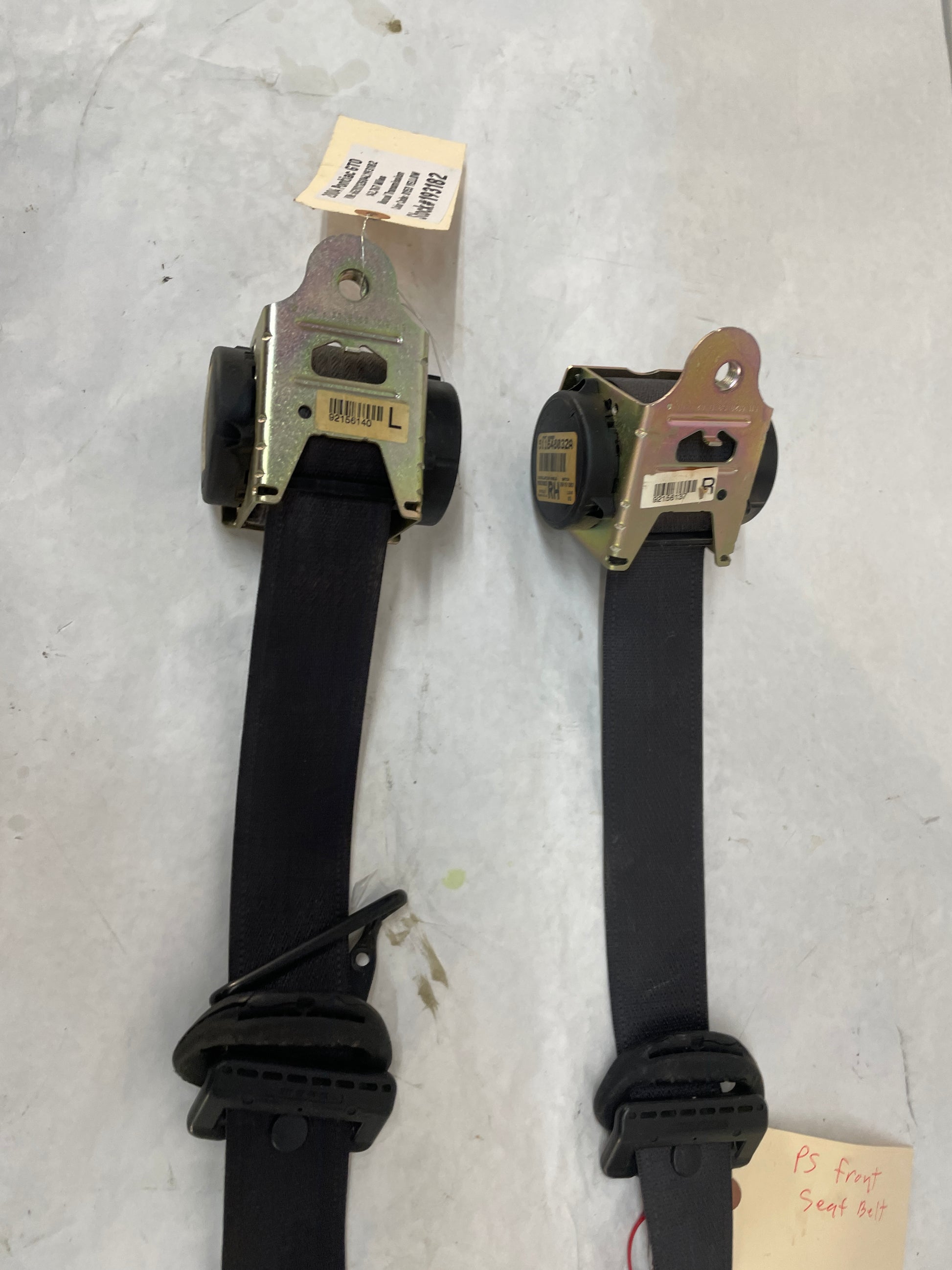 2004 Pontiac GTO RH & LH Front Seatbelt Retractors Set OEM - Day's Parts Yard
