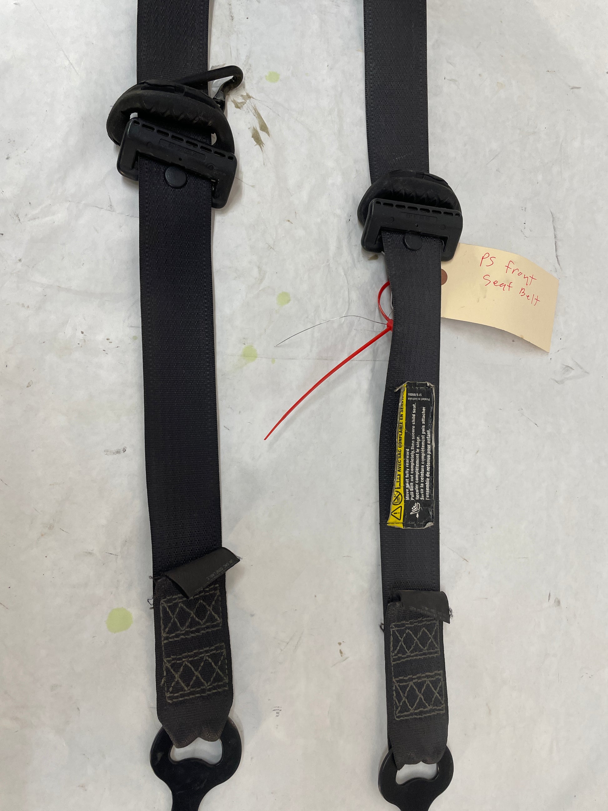 2004 Pontiac GTO RH & LH Front Seatbelt Retractors Set OEM - Day's Parts Yard