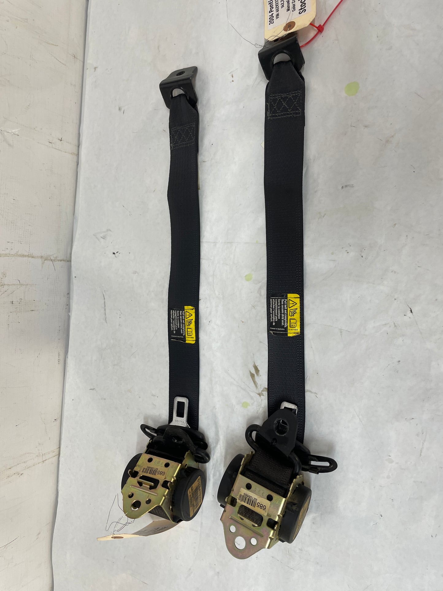 2004 Pontiac GTO RH & LH Rear Seat Belt Seatbelt Retractors OEM - Day's Parts Yard