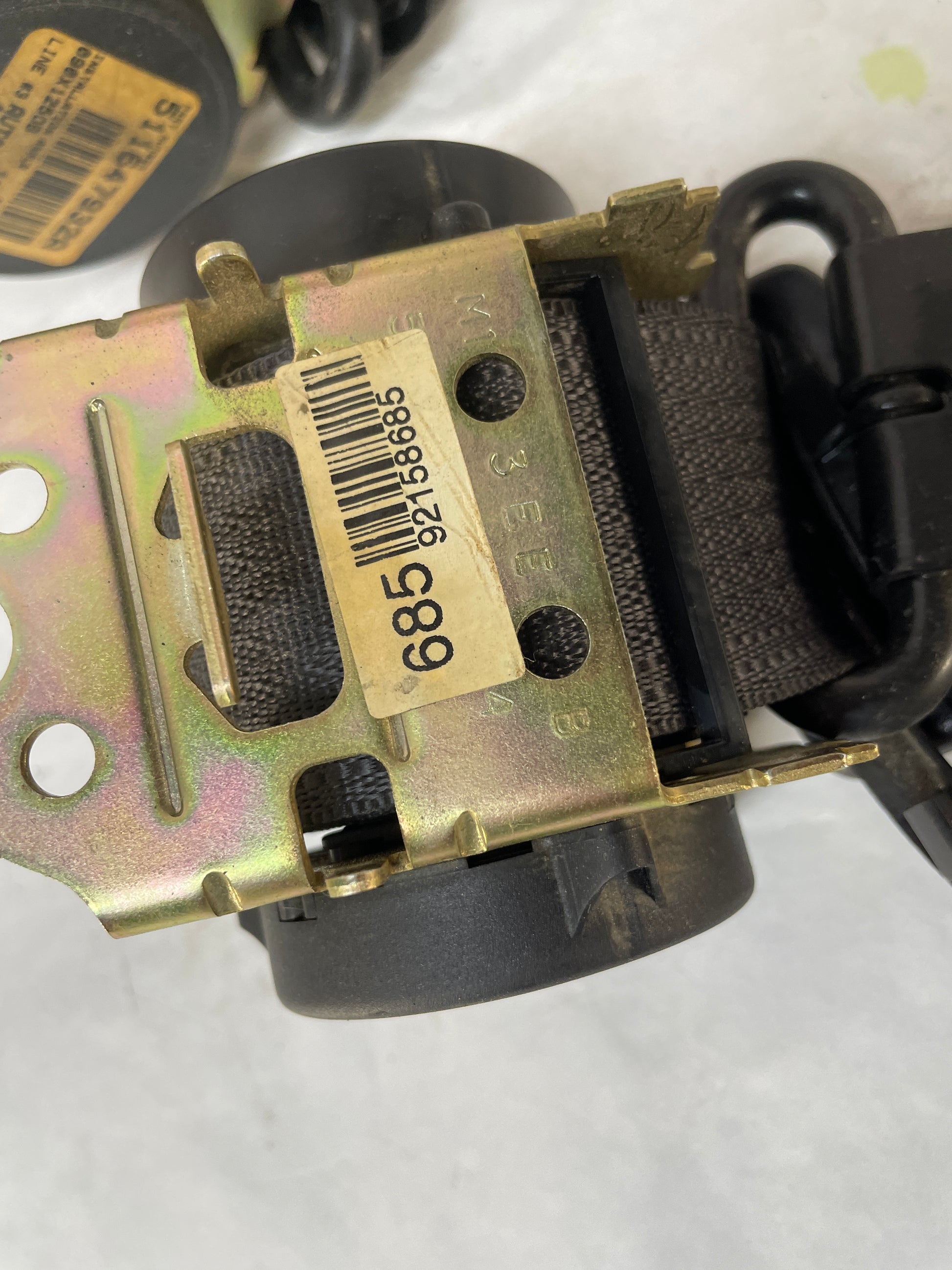 2004 Pontiac GTO RH & LH Rear Seat Belt Seatbelt Retractors OEM - Day's Parts Yard