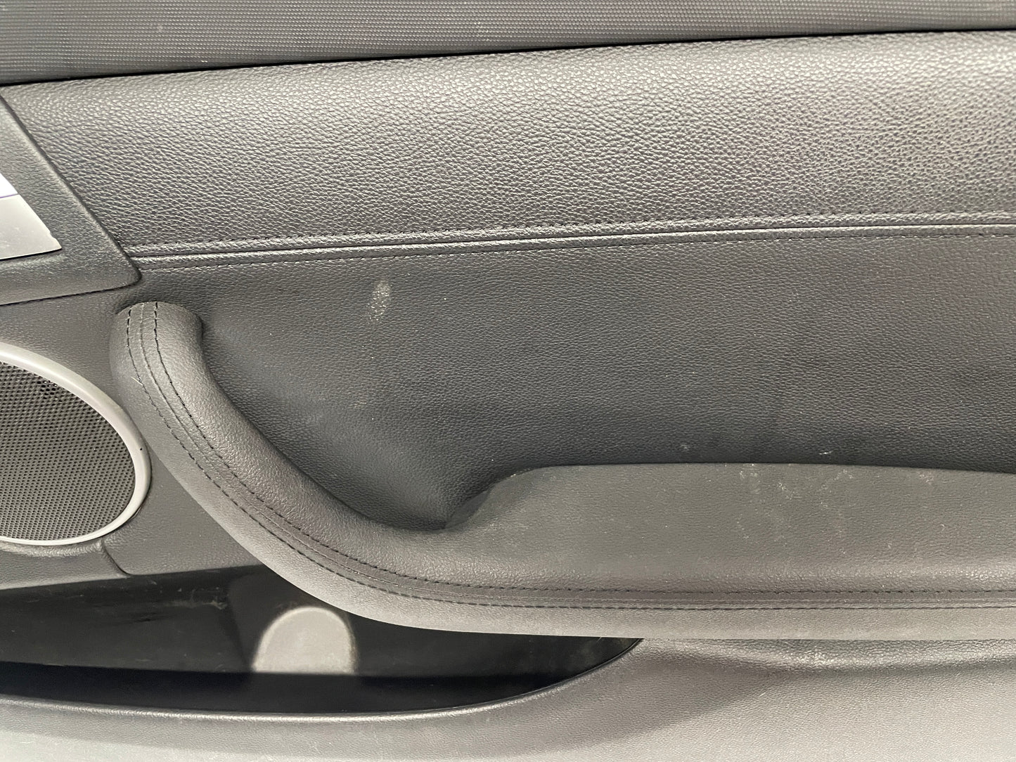 2009 Pontiac G8 Base RH Passenger Front Interior Door Panel Trim OEM - Day's Parts Yard