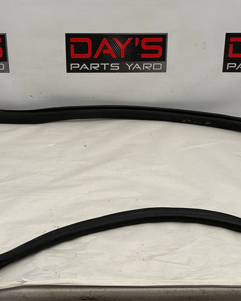 2014 Cadillac CTS-V Coupe RH Passenger Rubber Door Weather Strip Seal OEM
