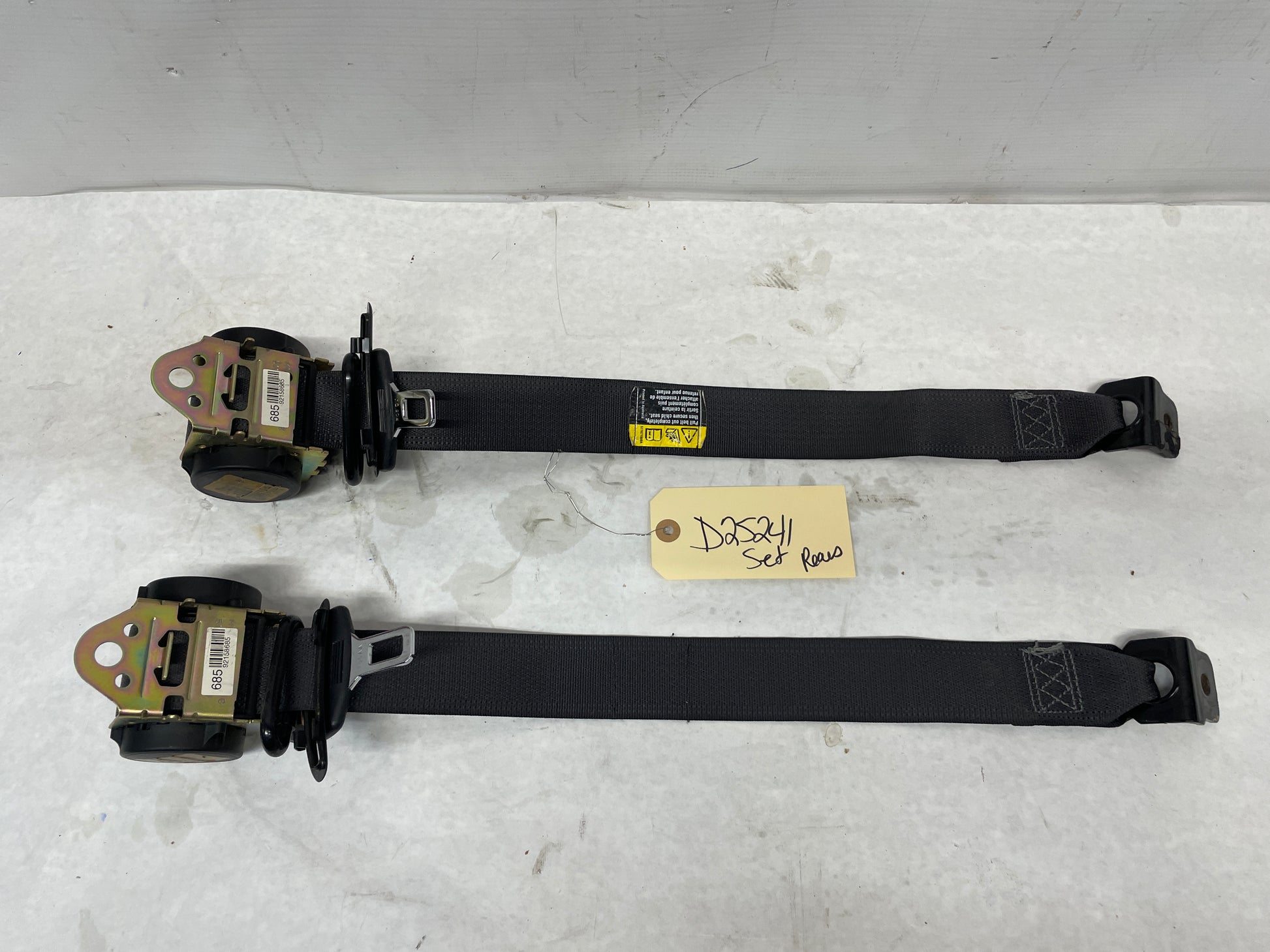 2006 Pontiac GTO RH & LH Rear Seat Belt Seatbelt Retractors OEM - Day's Parts Yard