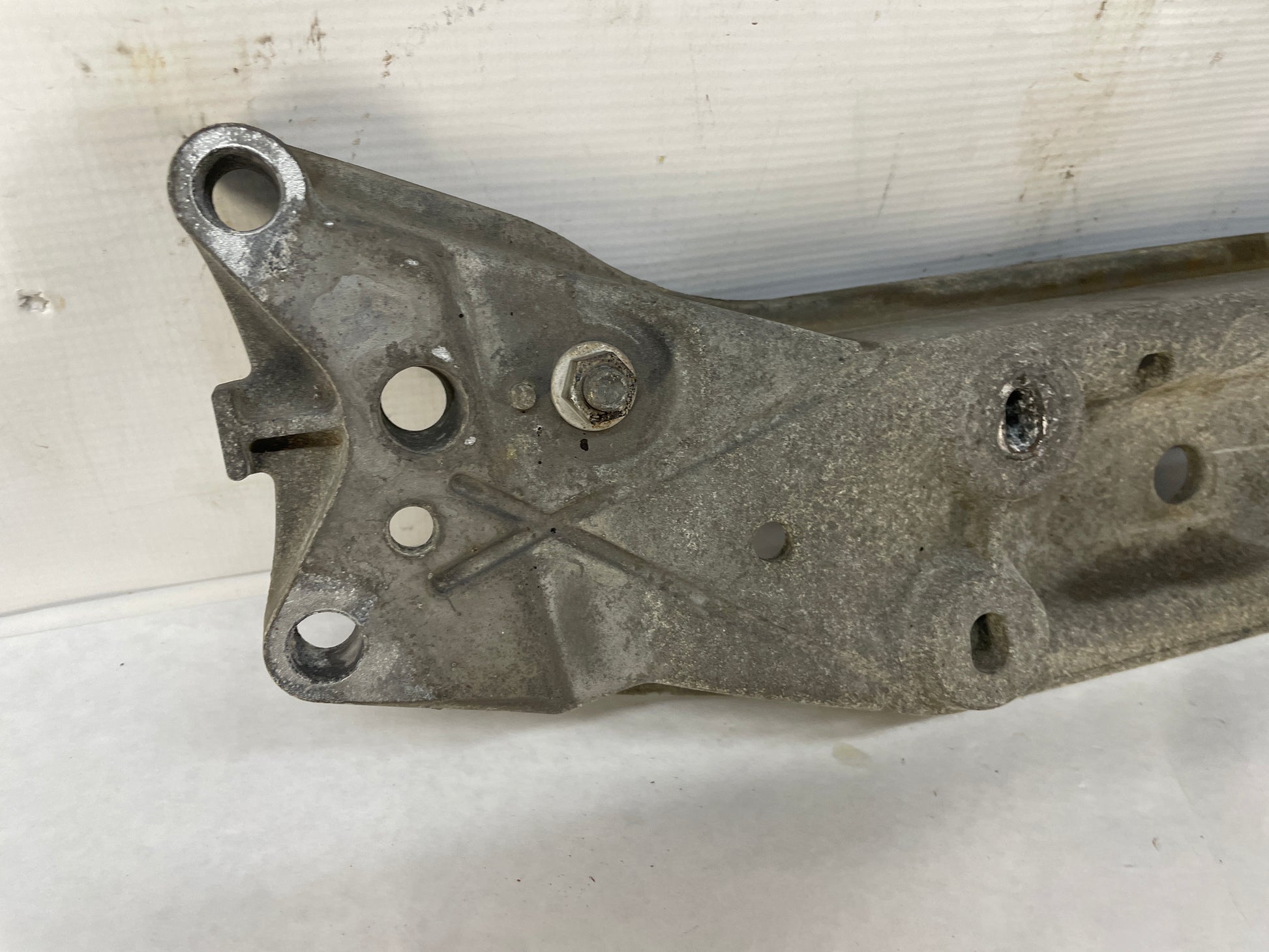 2014 Chevy SS Sedan Automatic Transmission Crossmember OEM - Day's Parts Yard