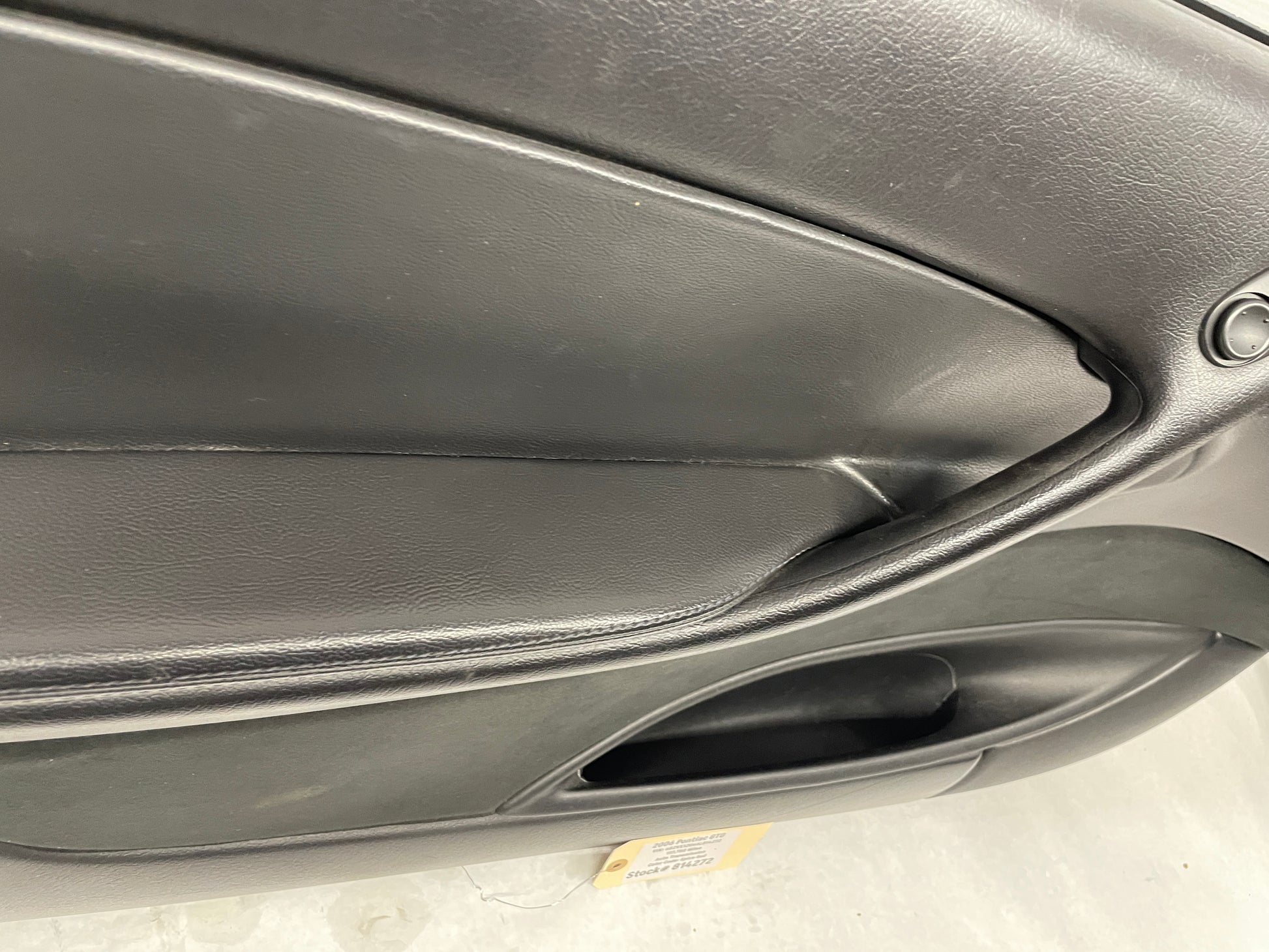 2006 Pontiac GTO LH Driver Front Interior Door Panel Trim OEM - Day's Parts Yard