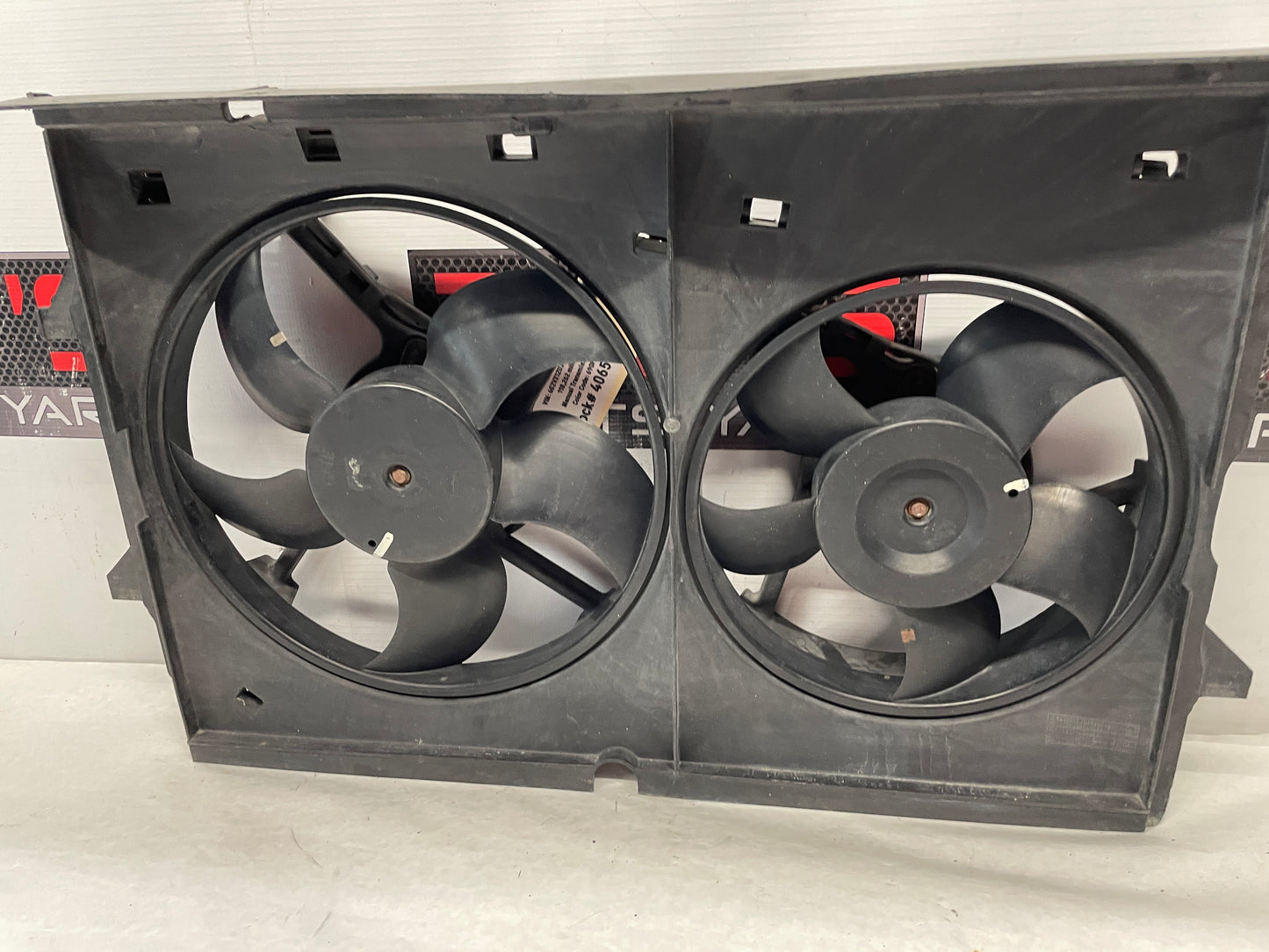 2005 Pontiac GTO Dual Radiator Electric Cooling Fans Shroud Assembly OEM - Day's Parts Yard