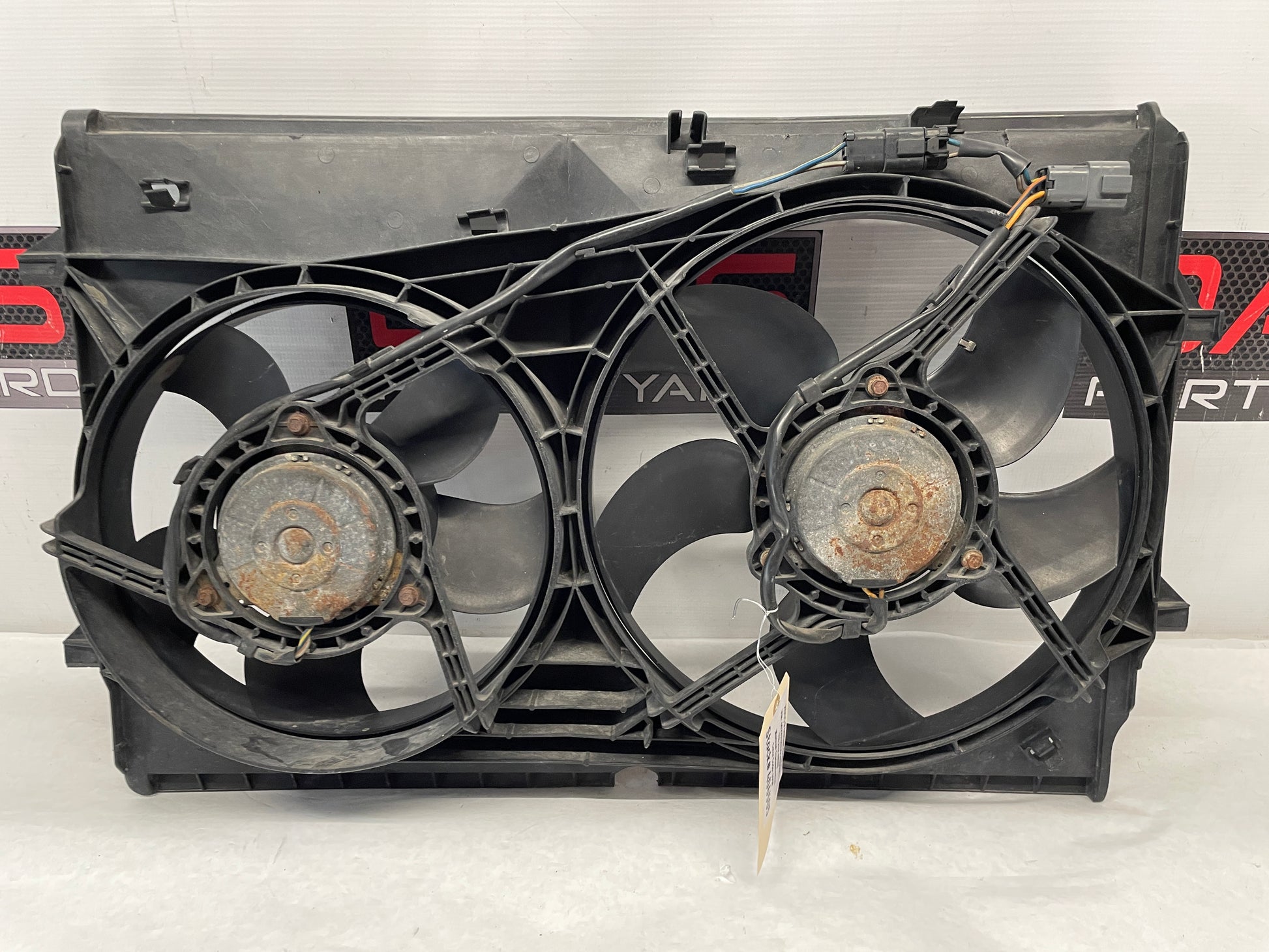 2005 Pontiac GTO Dual Radiator Electric Cooling Fans Shroud Assembly OEM - Day's Parts Yard