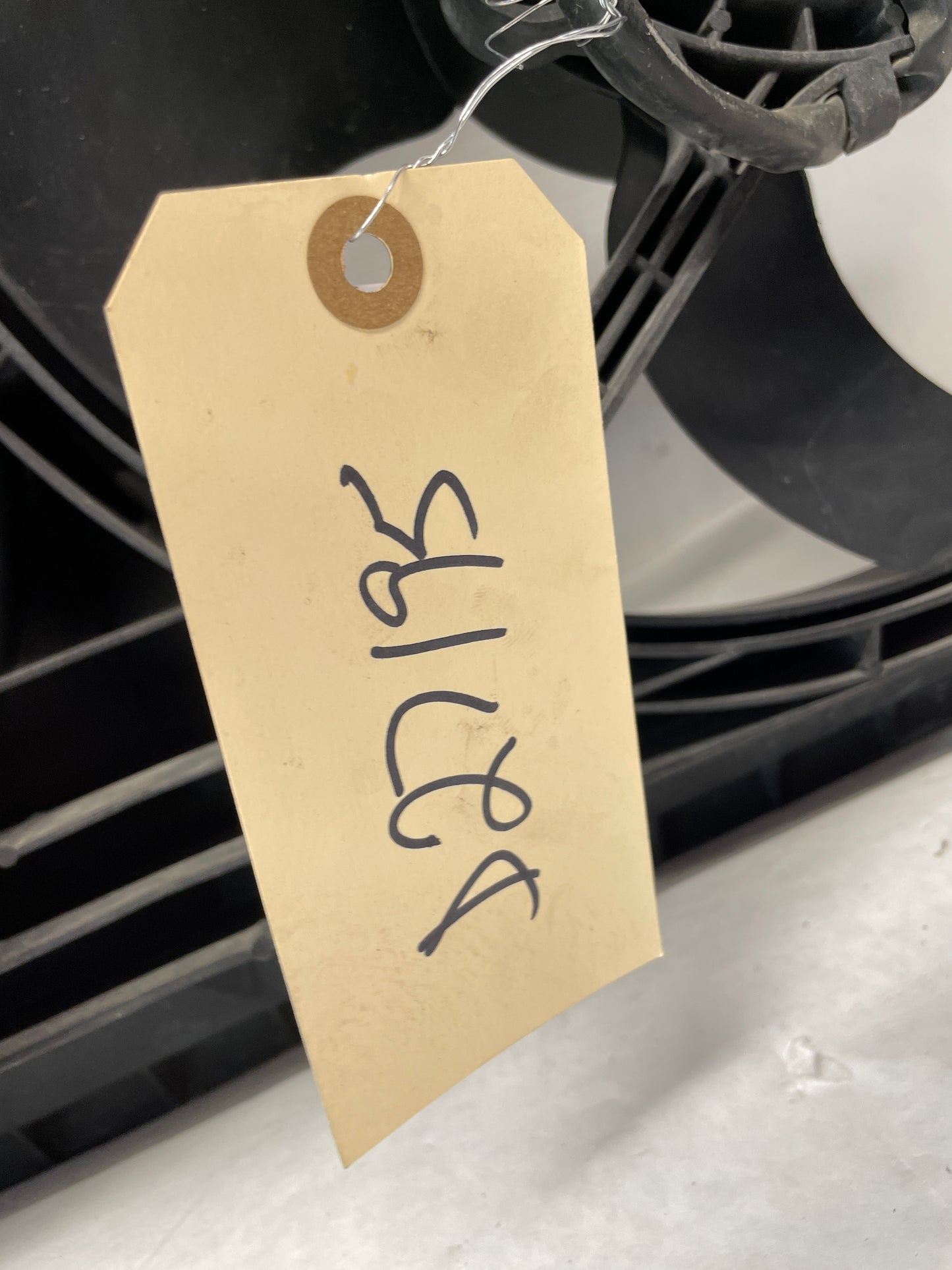 2005 Pontiac GTO Dual Radiator Electric Cooling Fans Shroud Assembly OEM - Day's Parts Yard