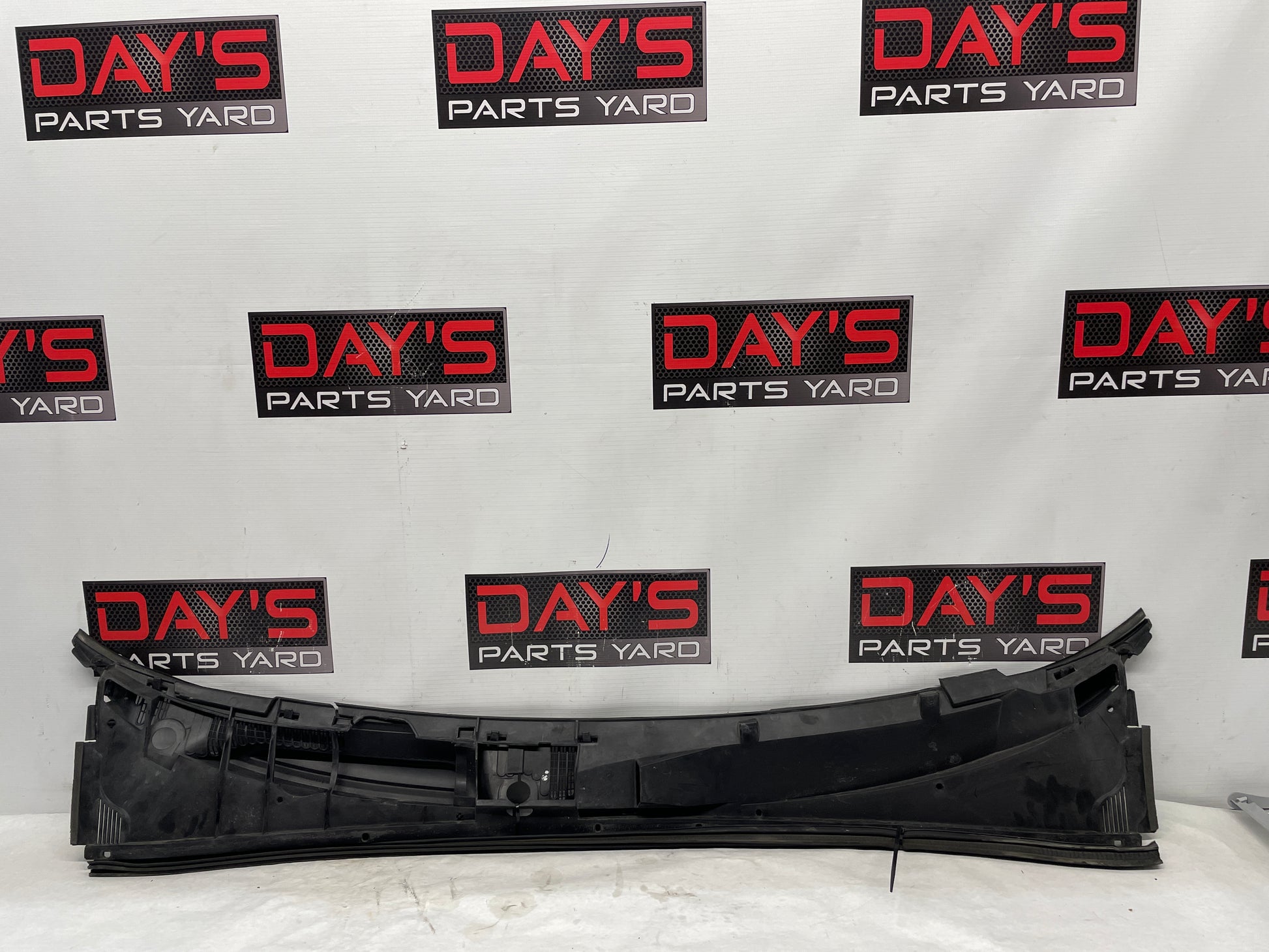 2006 Pontiac GTO Complete Windshield Wiper Cowl Assembly OEM - Day's Parts Yard
