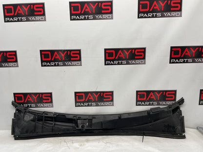 2006 Pontiac GTO Complete Windshield Wiper Cowl Assembly OEM - Day's Parts Yard