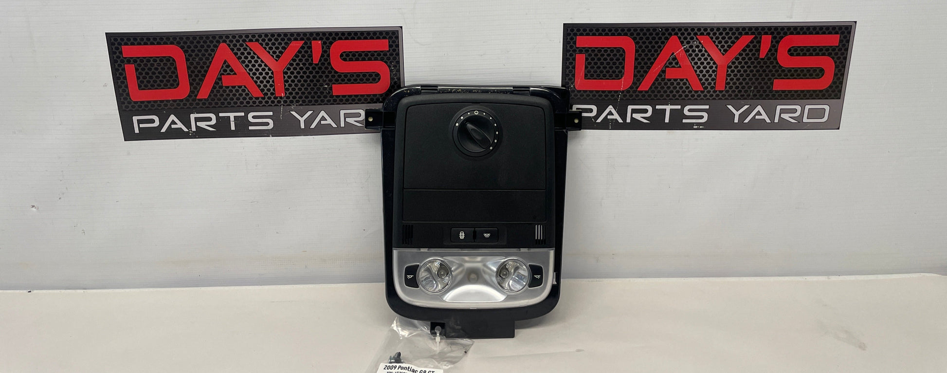 2009 Pontiac G8 GT Over Head Console Dome Light OEM - Day's Parts Yard