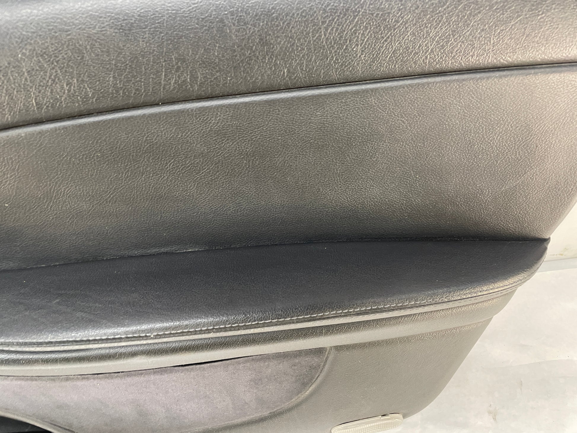 2004 Pontiac GTO RH Passenger Front Interior Door Panel  OEM - Day's Parts Yard