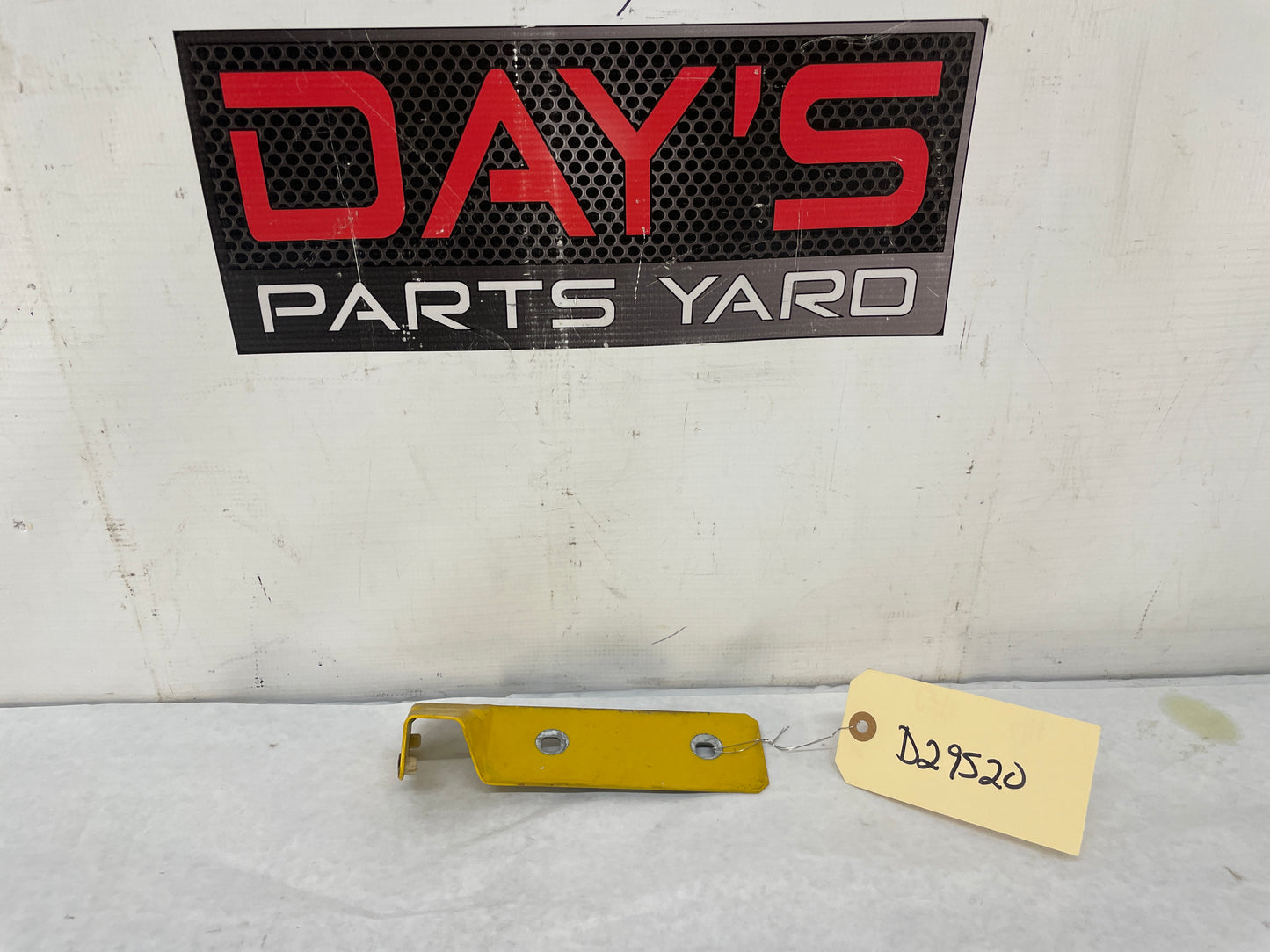 2005 Pontiac GTO LH Driver Fender Side Skirt Rocker Molding Support Bracket OEM