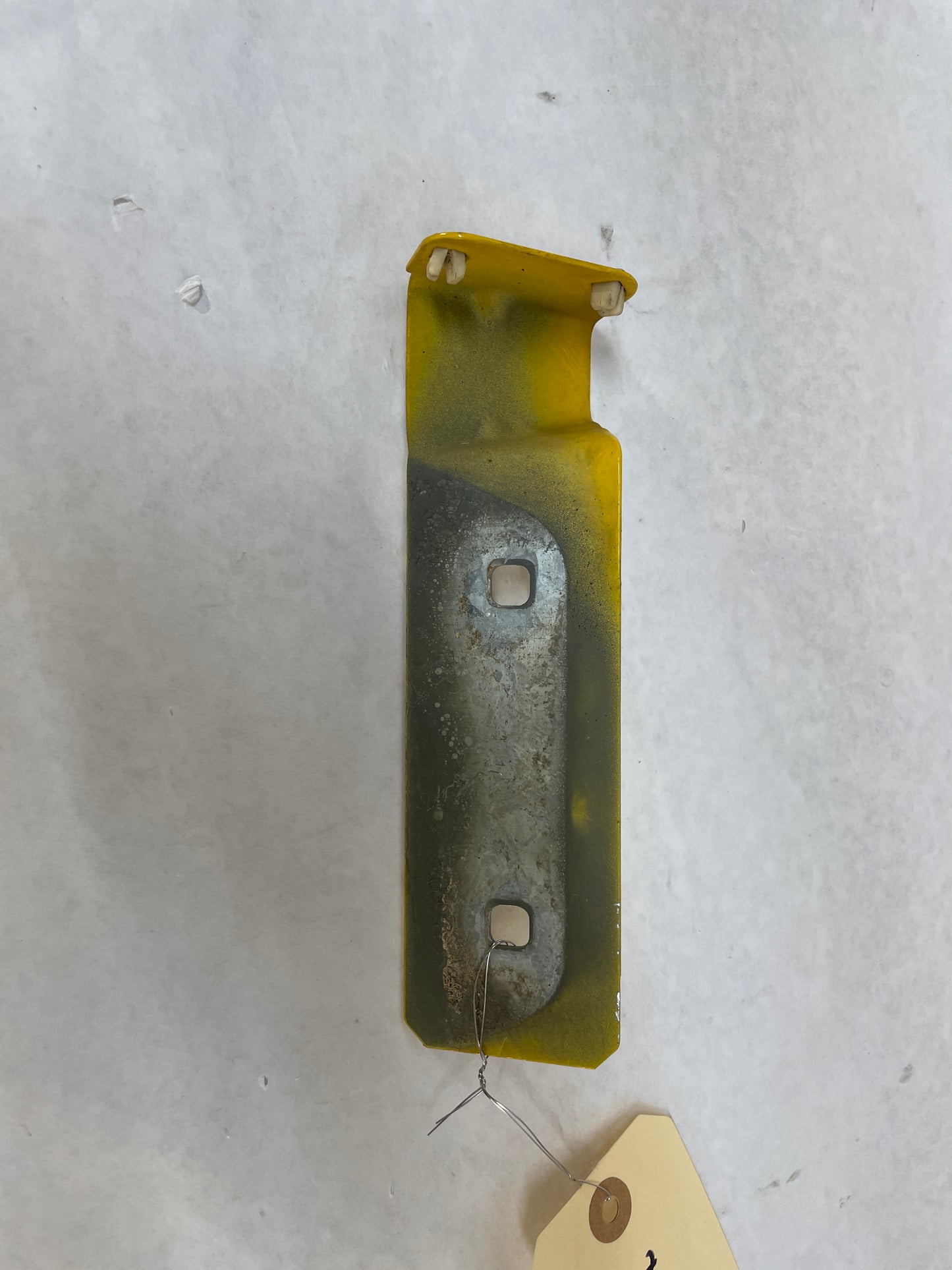 2005 Pontiac GTO LH Driver Fender Side Skirt Rocker Molding Support Bracket OEM