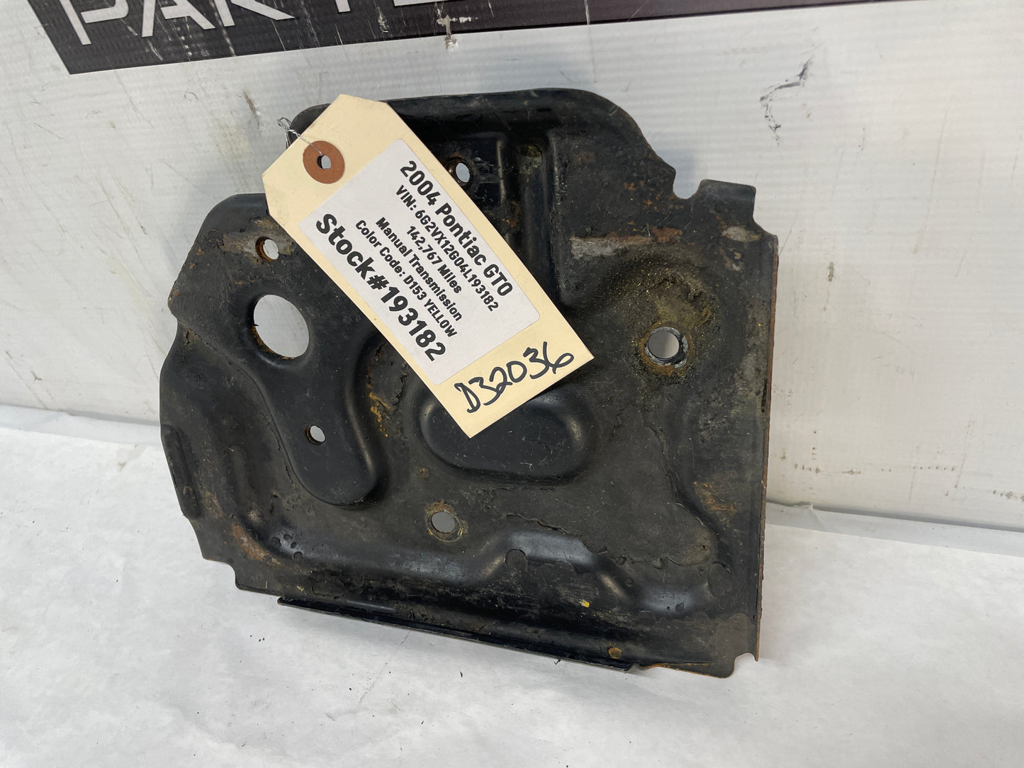 2004 Pontiac GTO Battery Tray OEM - Day's Parts Yard