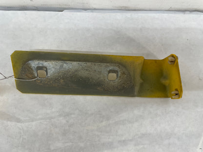 2005 Pontiac GTO RH Passenger Fender Side Skirt Rocker Molding Support Bracket OEM