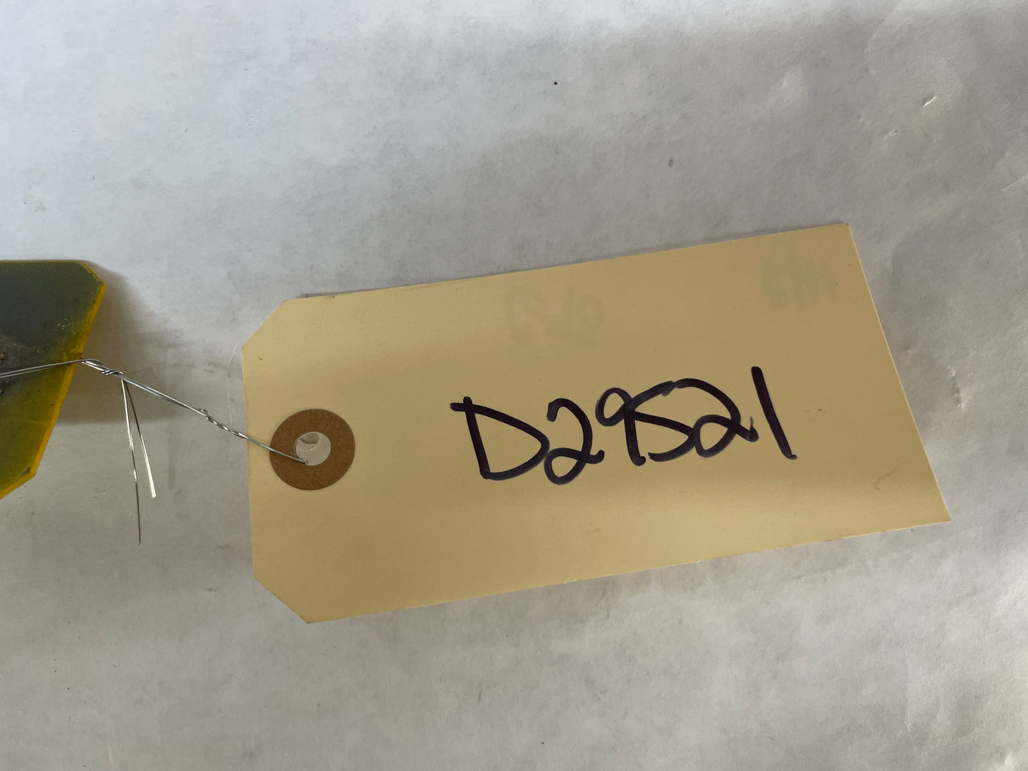 2005 Pontiac GTO RH Passenger Fender Side Skirt Rocker Molding Support Bracket OEM