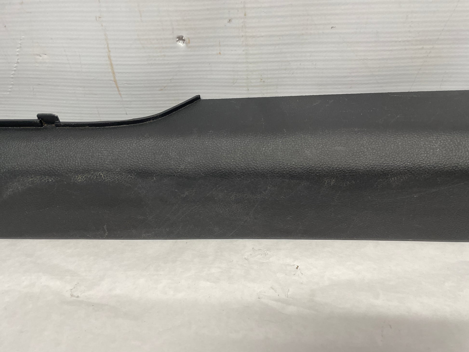 2009 Pontiac G8 Base RH & LH Front Interior Carpet Retainer Sill Plate Panel OEM - Day's Parts Yard