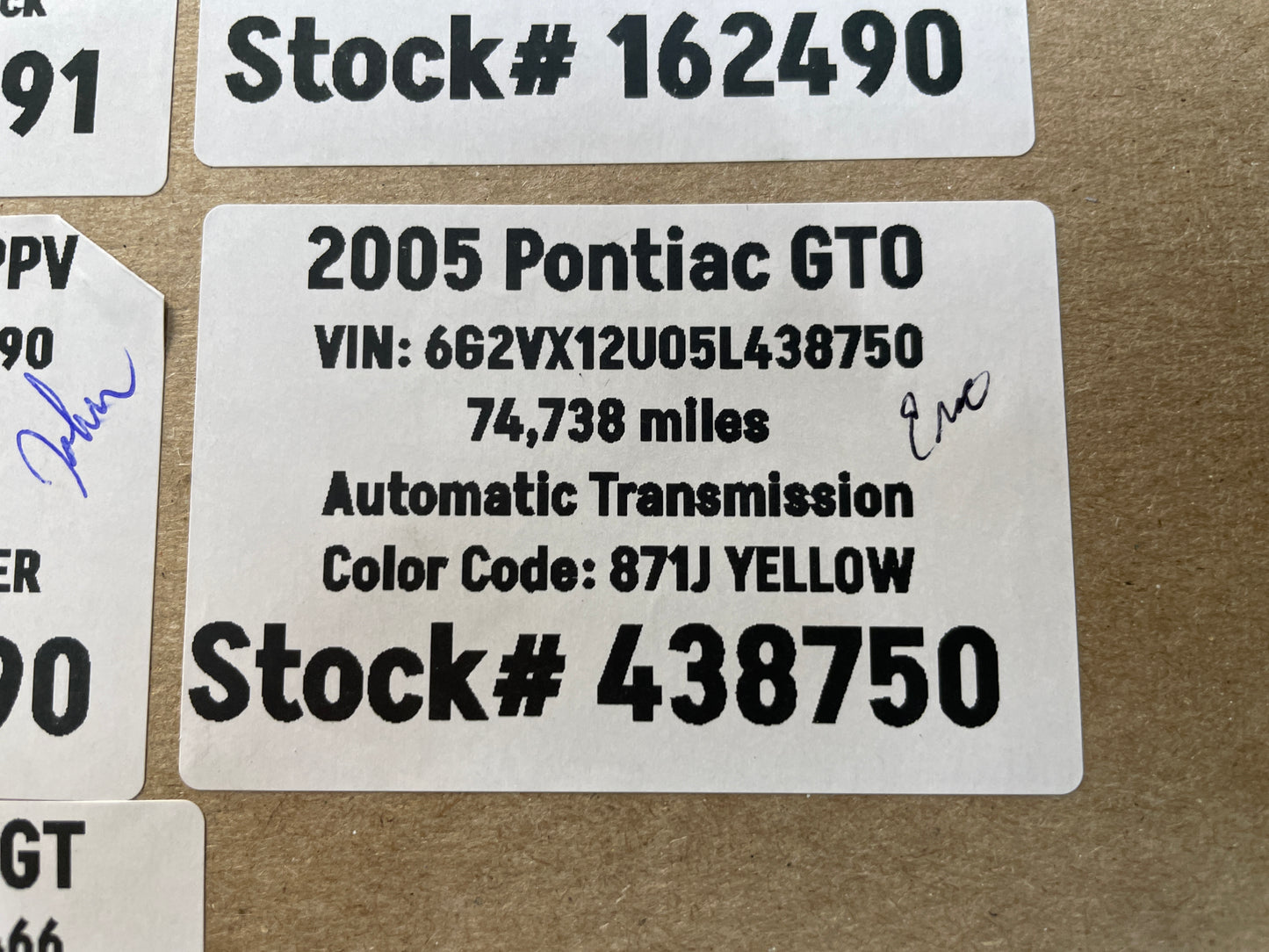 2005 Pontiac GTO RH Passenger Fender Side Skirt Rocker Molding Support Bracket OEM