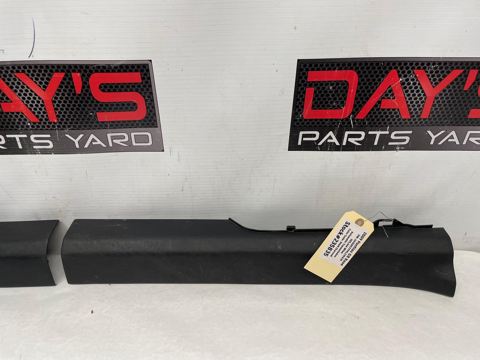 2009 Pontiac G8 Base RH & LH Front Interior Carpet Retainer Sill Plate Panel OEM - Day's Parts Yard