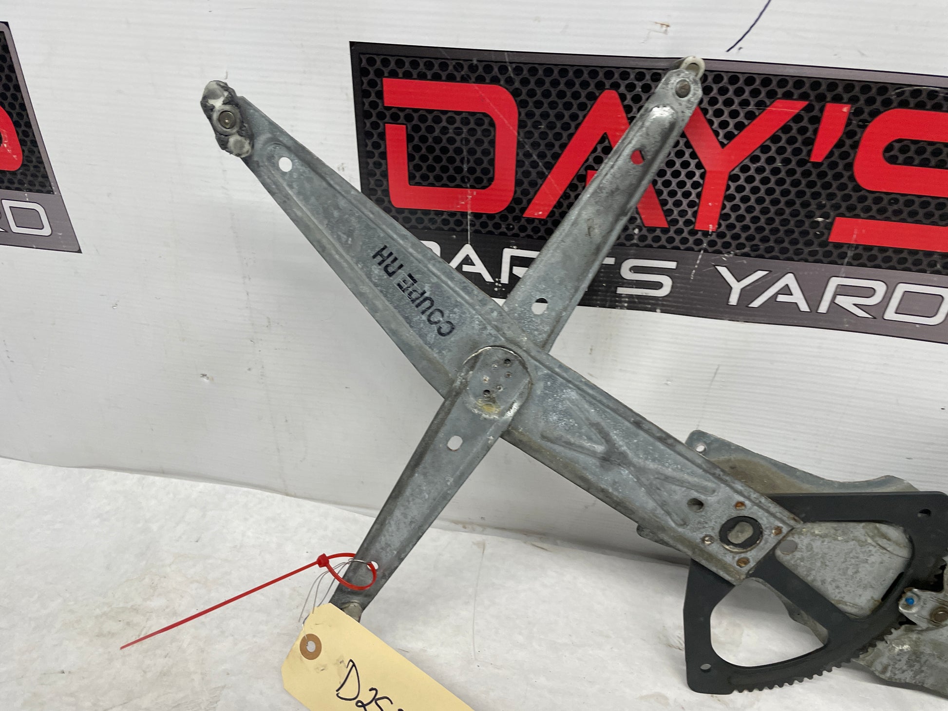 2006 Pontiac GTO RH Passenger Front Window Regulator Motor OEM - Day's Parts Yard