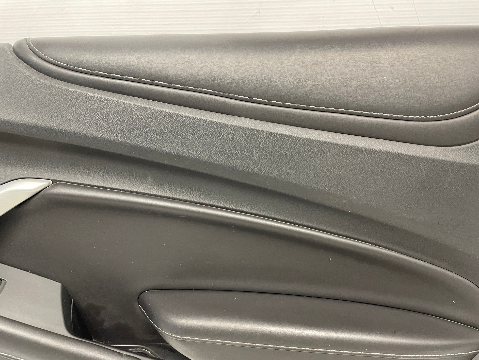 2019 Chevy Camaro SS RH Passenger Front Door Panel OEM - Day's Parts Yard