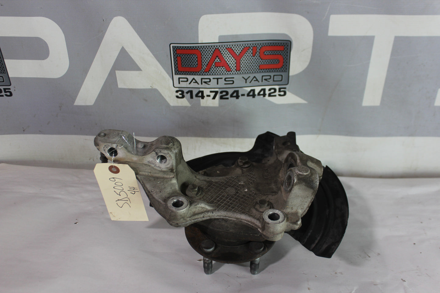 2016 Chevy SS Sedan LH Driver Front Hub Spindle Knuckle OEM