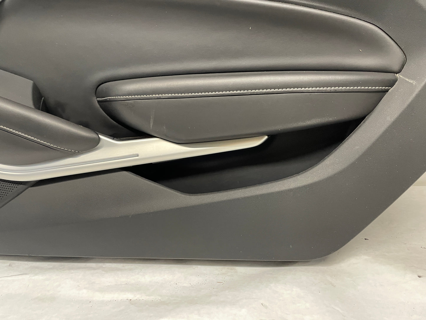 2019 Chevy Camaro SS RH Passenger Front Door Panel OEM - Day's Parts Yard