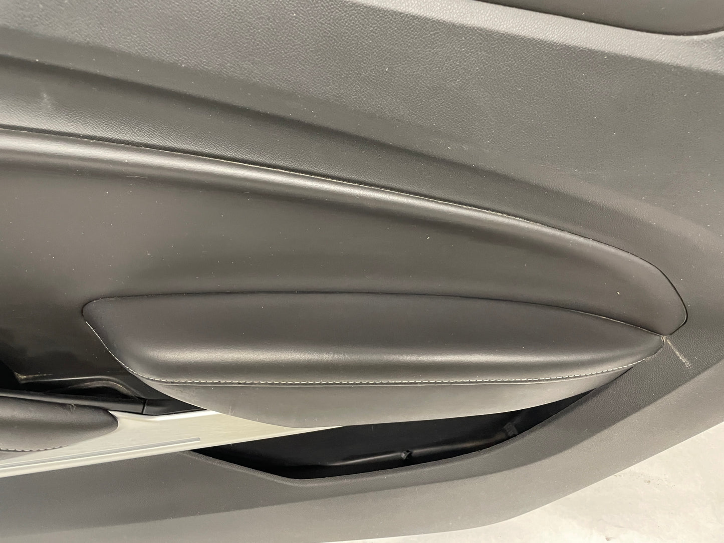 2019 Chevy Camaro SS RH Passenger Front Door Panel OEM - Day's Parts Yard