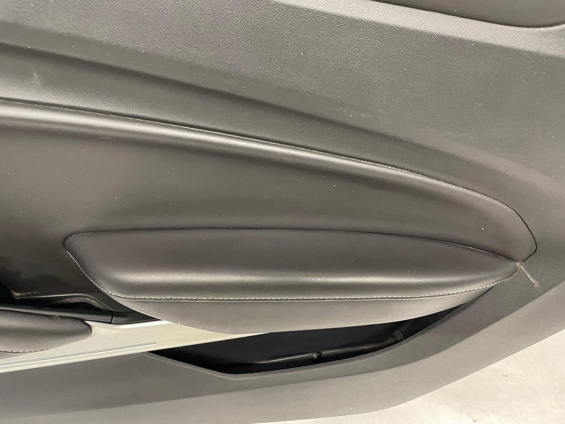 2019 Chevy Camaro SS RH Passenger Front Door Panel OEM - Day's Parts Yard