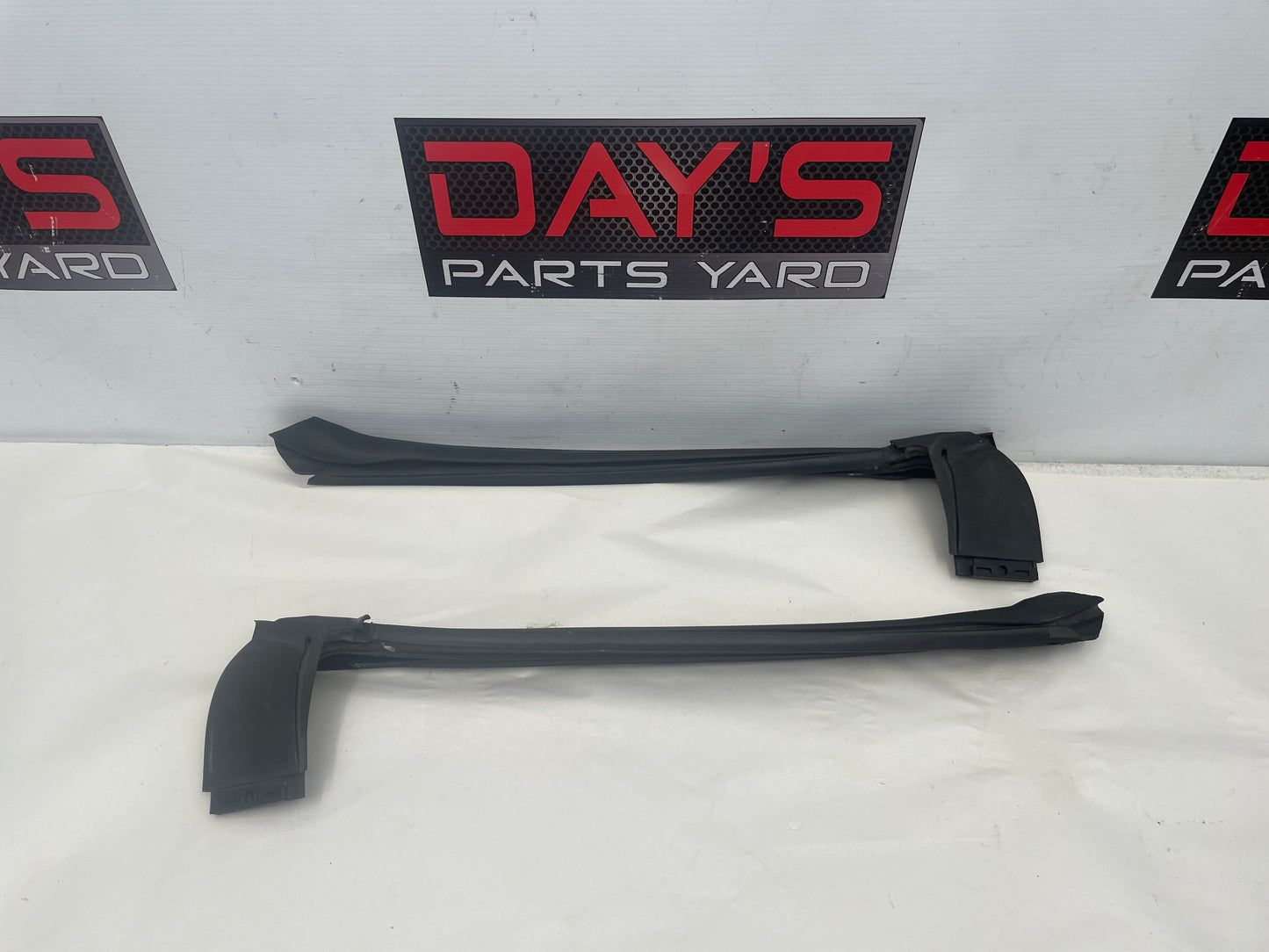 2018 Chevy Camaro ZL1 Convertible RH & LH Windshield Frame Weatherstrip OEM - Day's Parts Yard