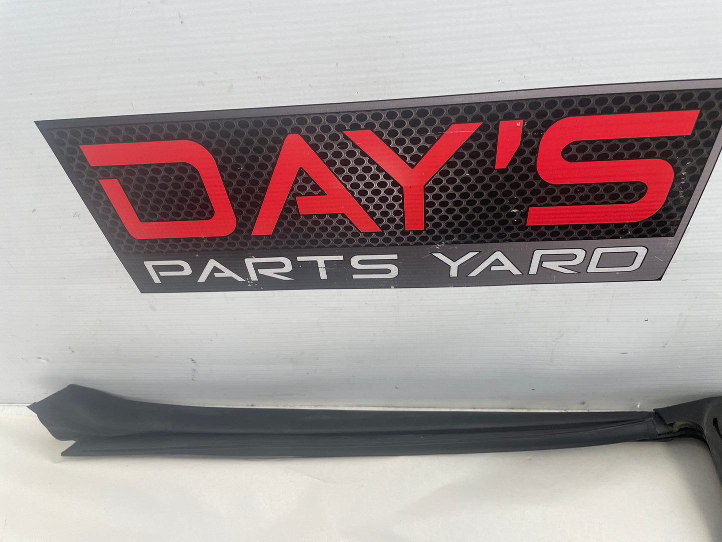 2018 Chevy Camaro ZL1 Convertible RH & LH Windshield Frame Weatherstrip OEM - Day's Parts Yard