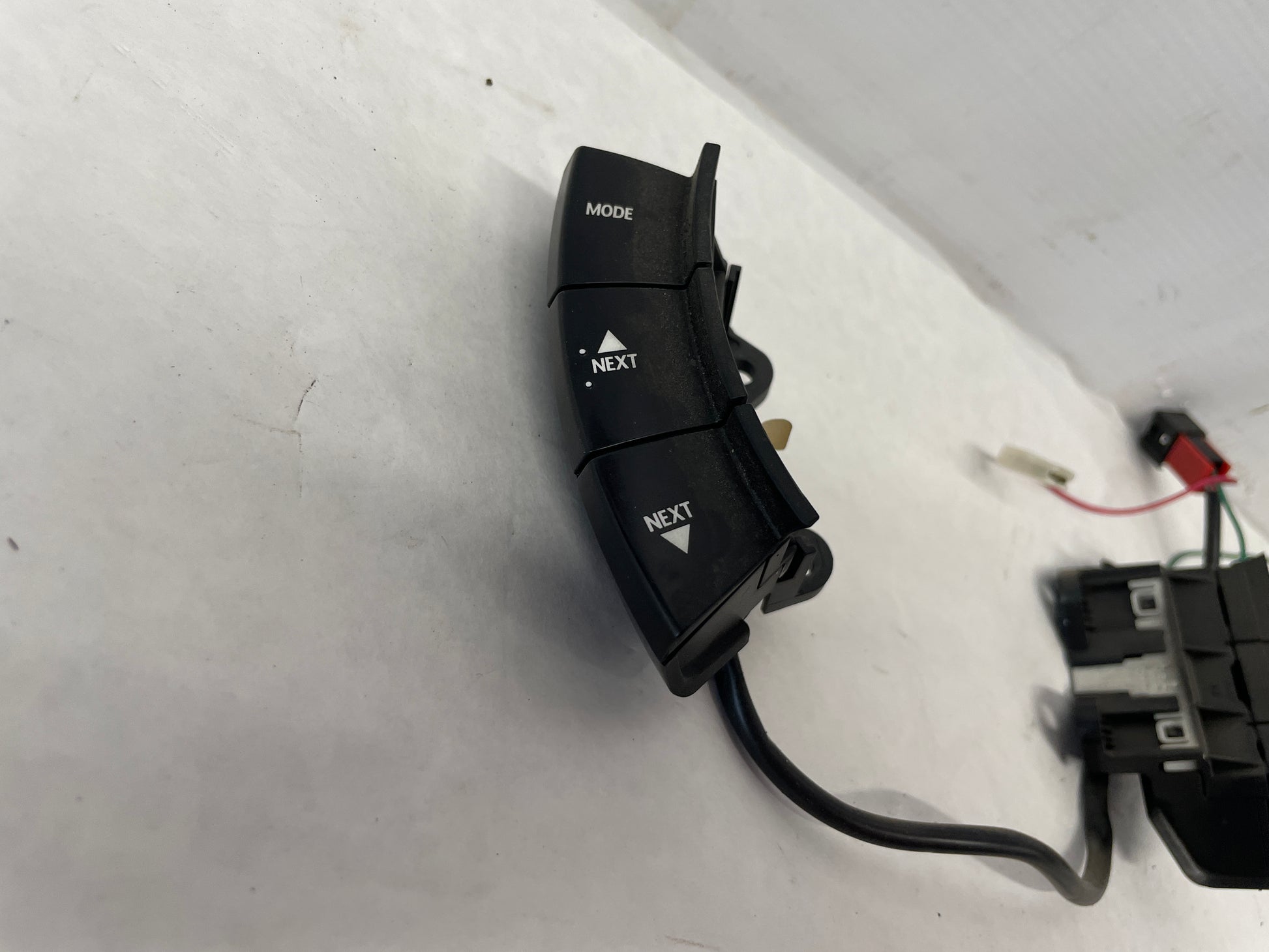 2005 Pontiac GTO Steering Wheel Radio Control Buttons Switches OEM - Day's Parts Yard